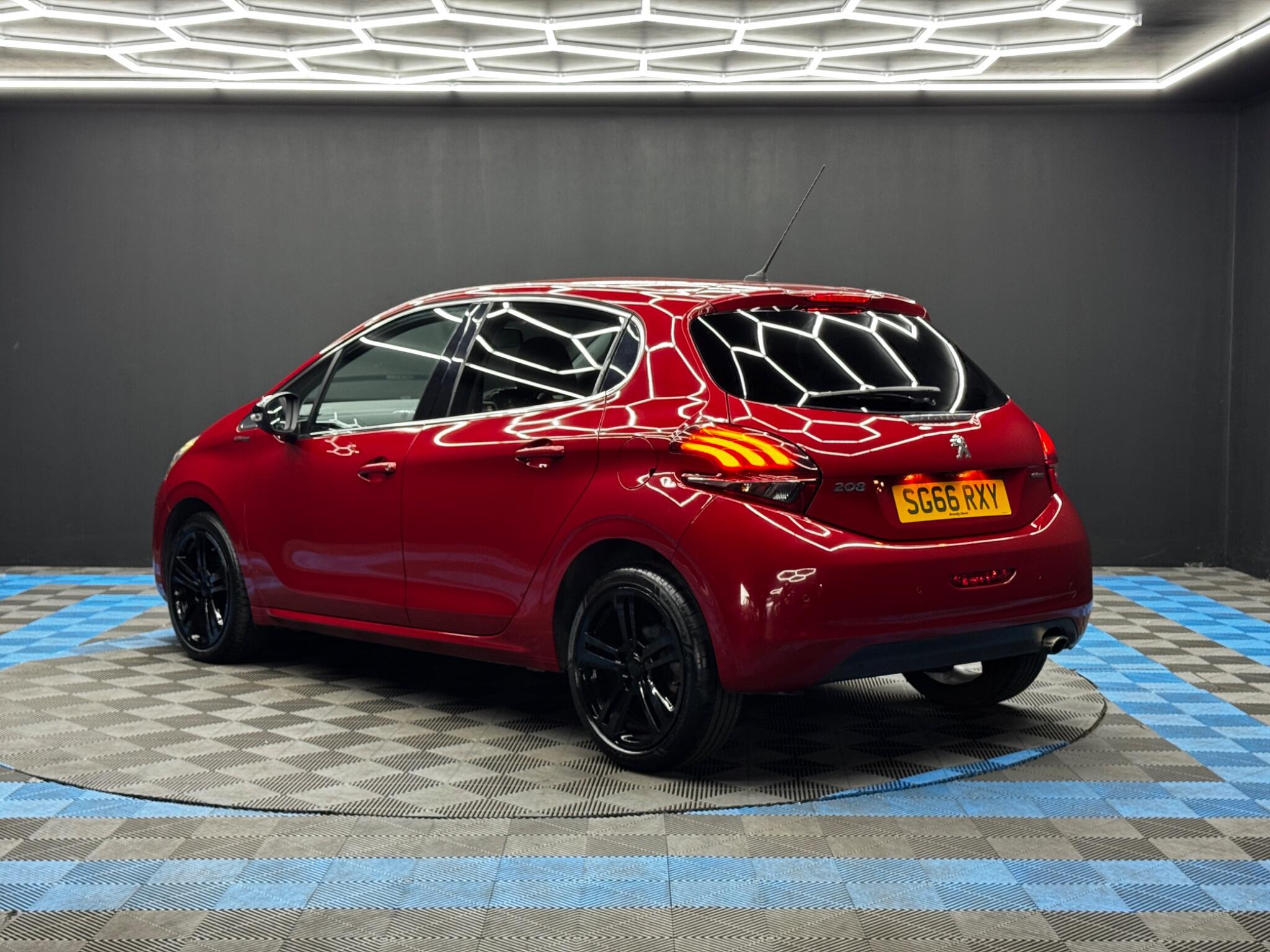Peugeot 208 view 7