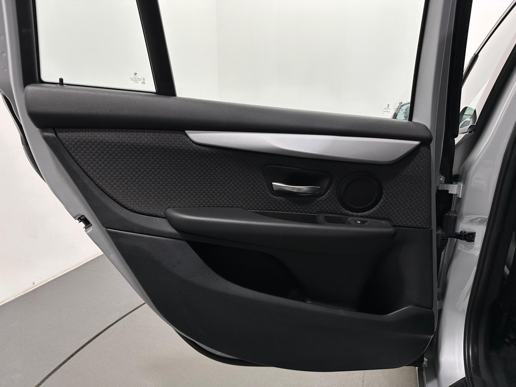 BMW 2 Series view 40