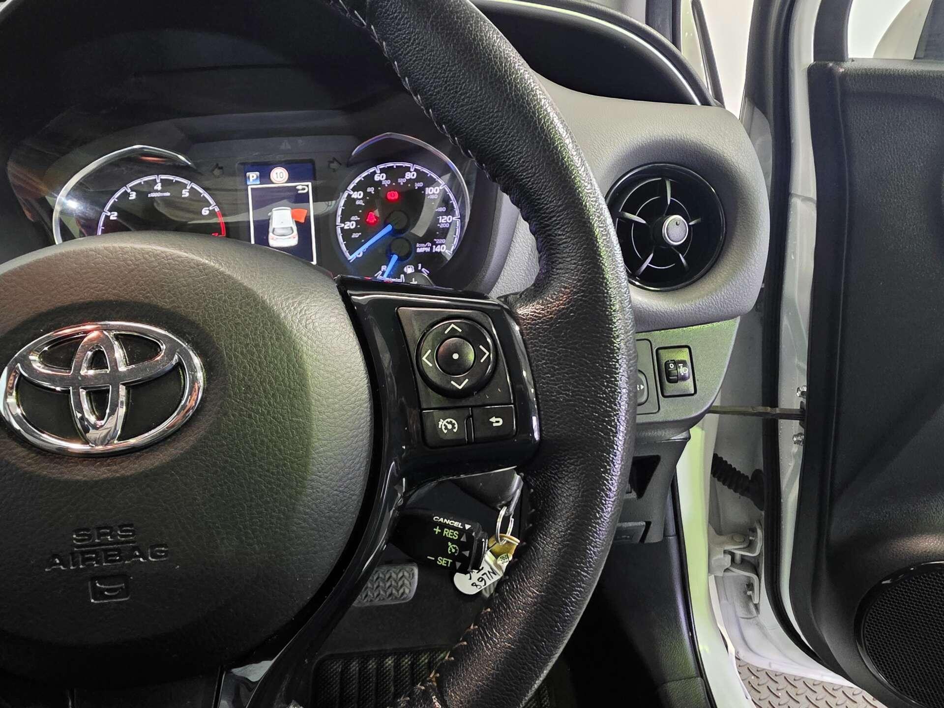 Toyota Yaris view 23