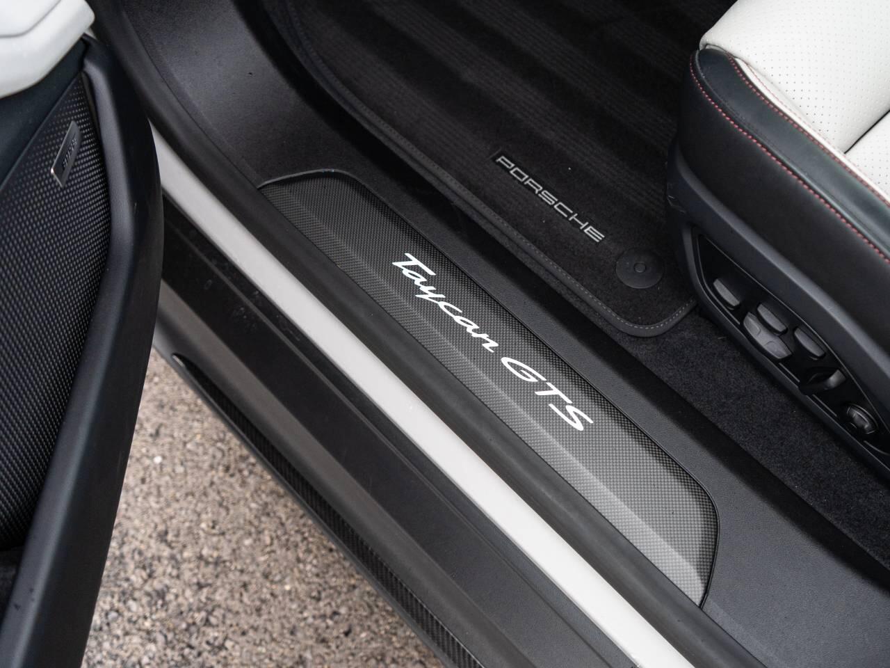 Porsche Taycan view 40