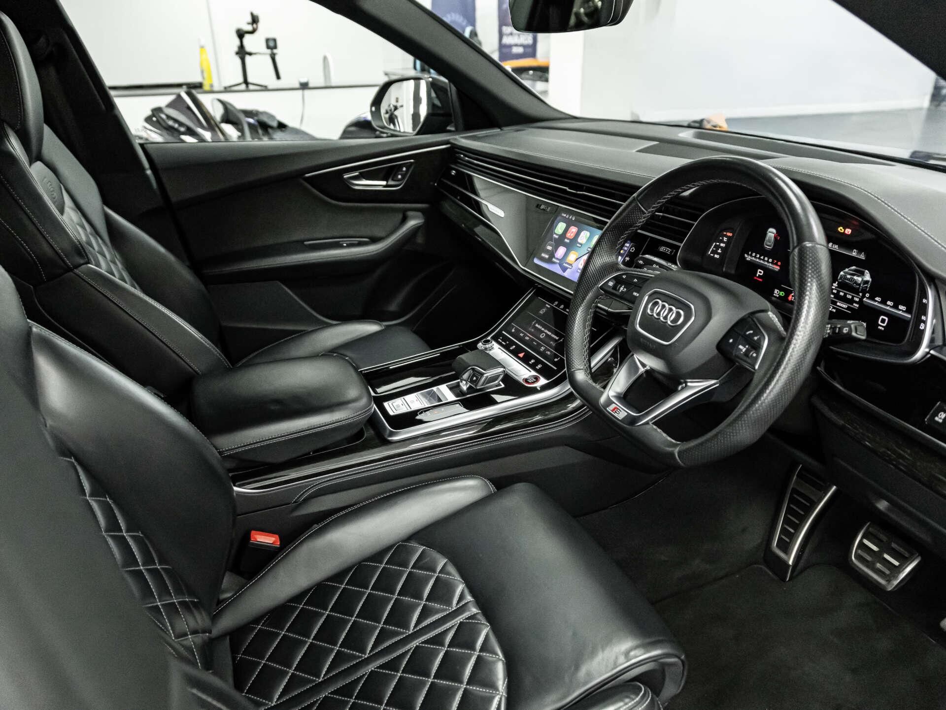Audi SQ8 view 7