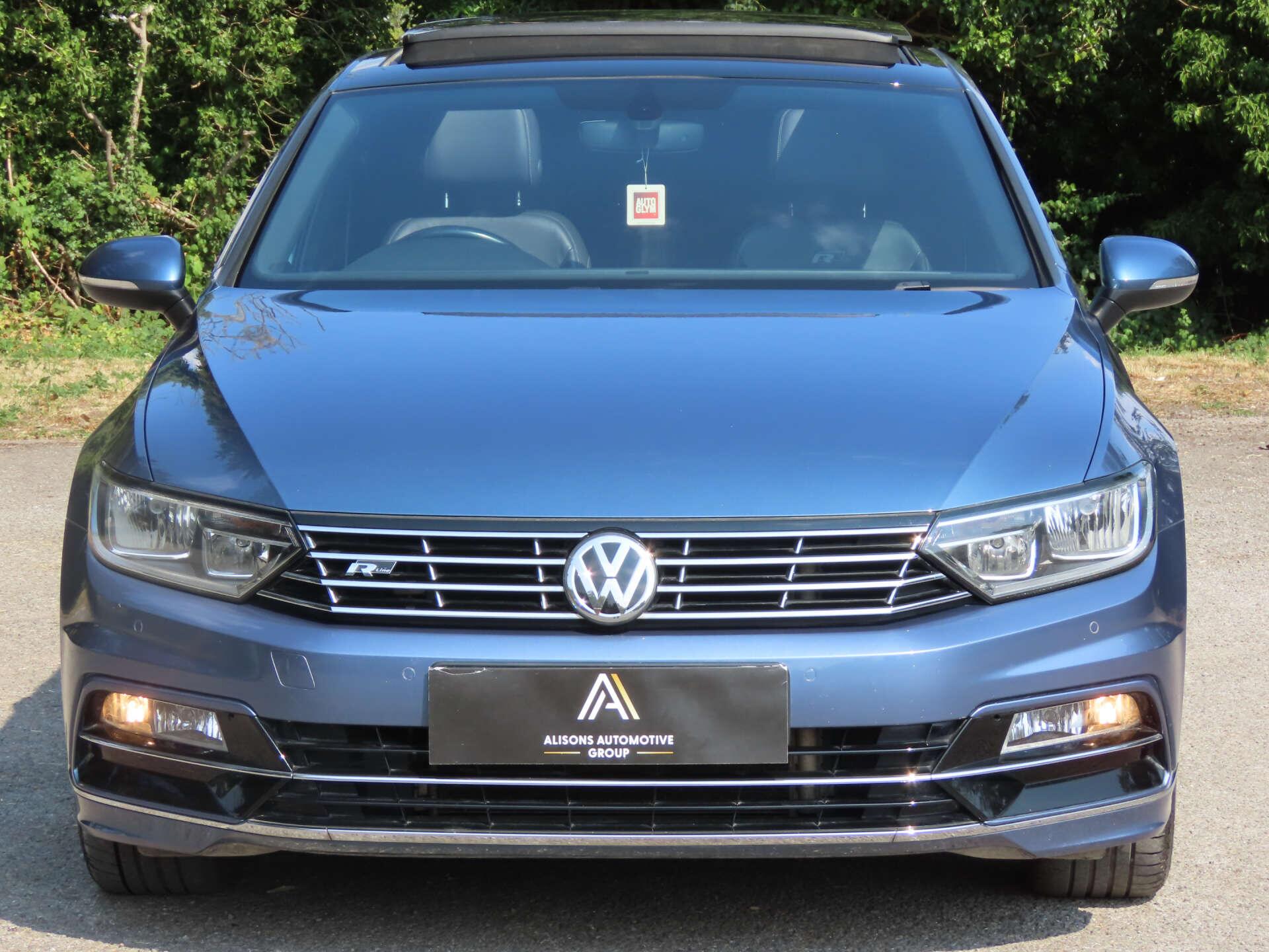 Volkswagen Passat view 2