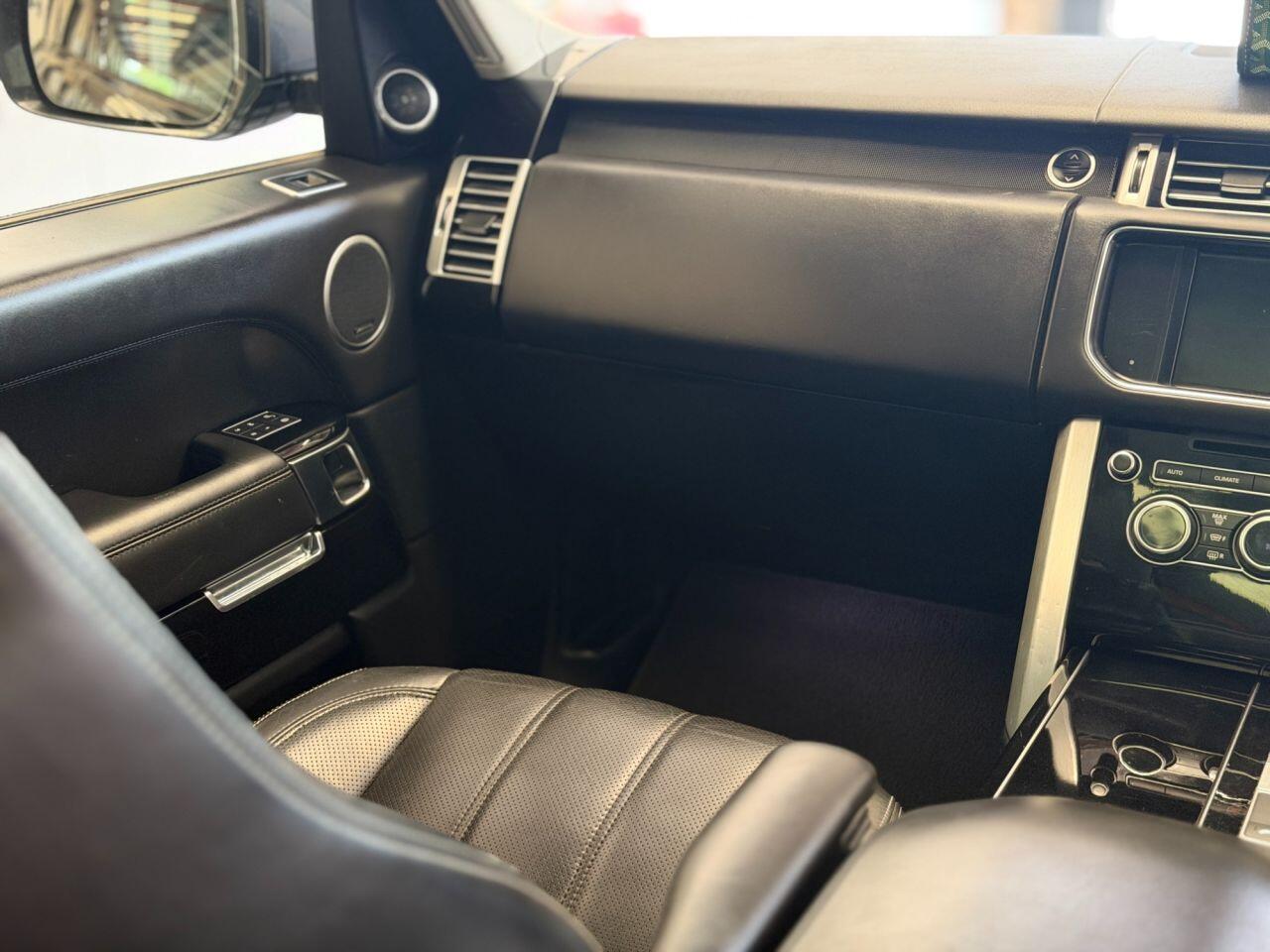 Land Rover Range Rover view 35