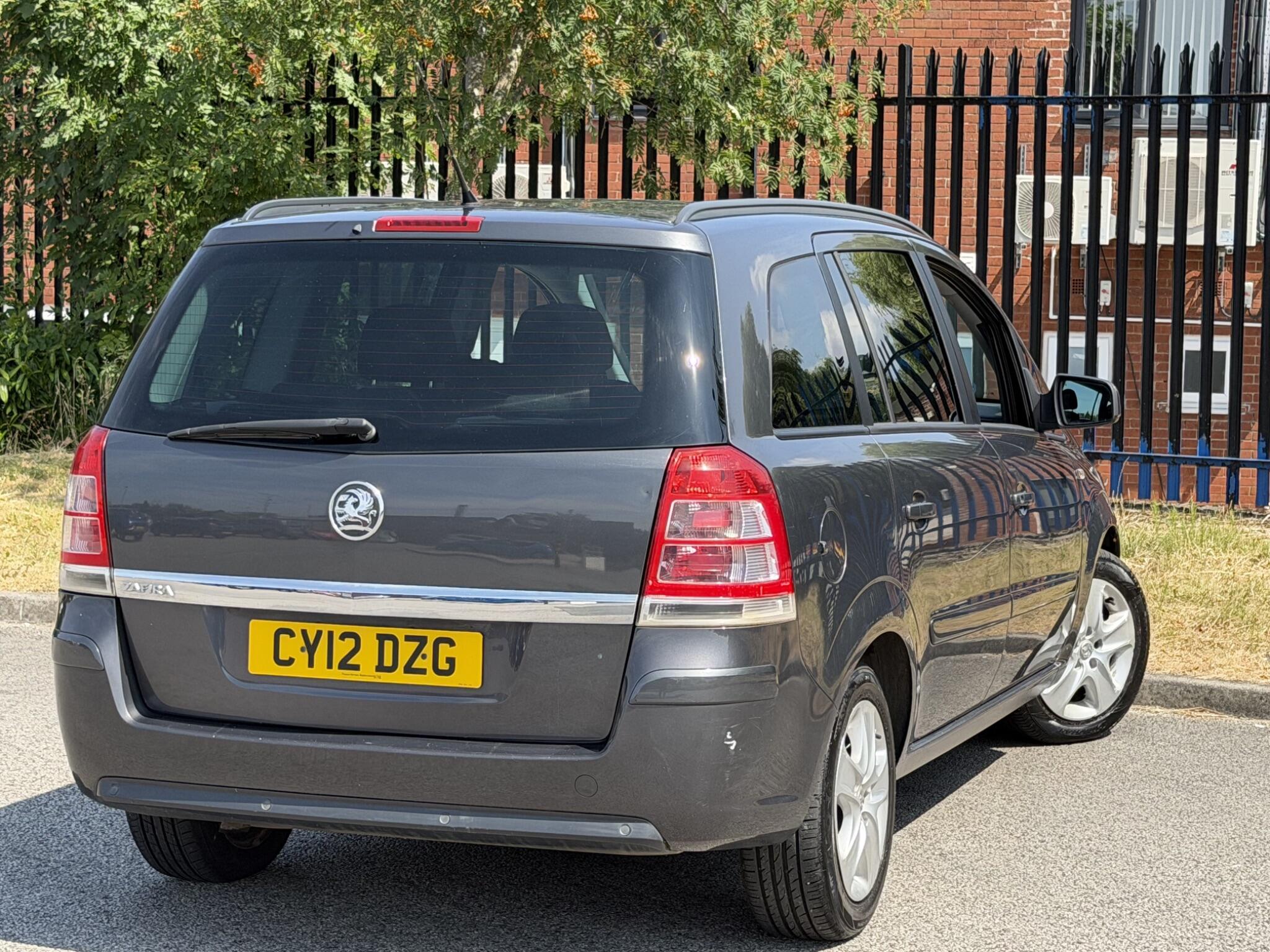 Vauxhall Zafira view 8