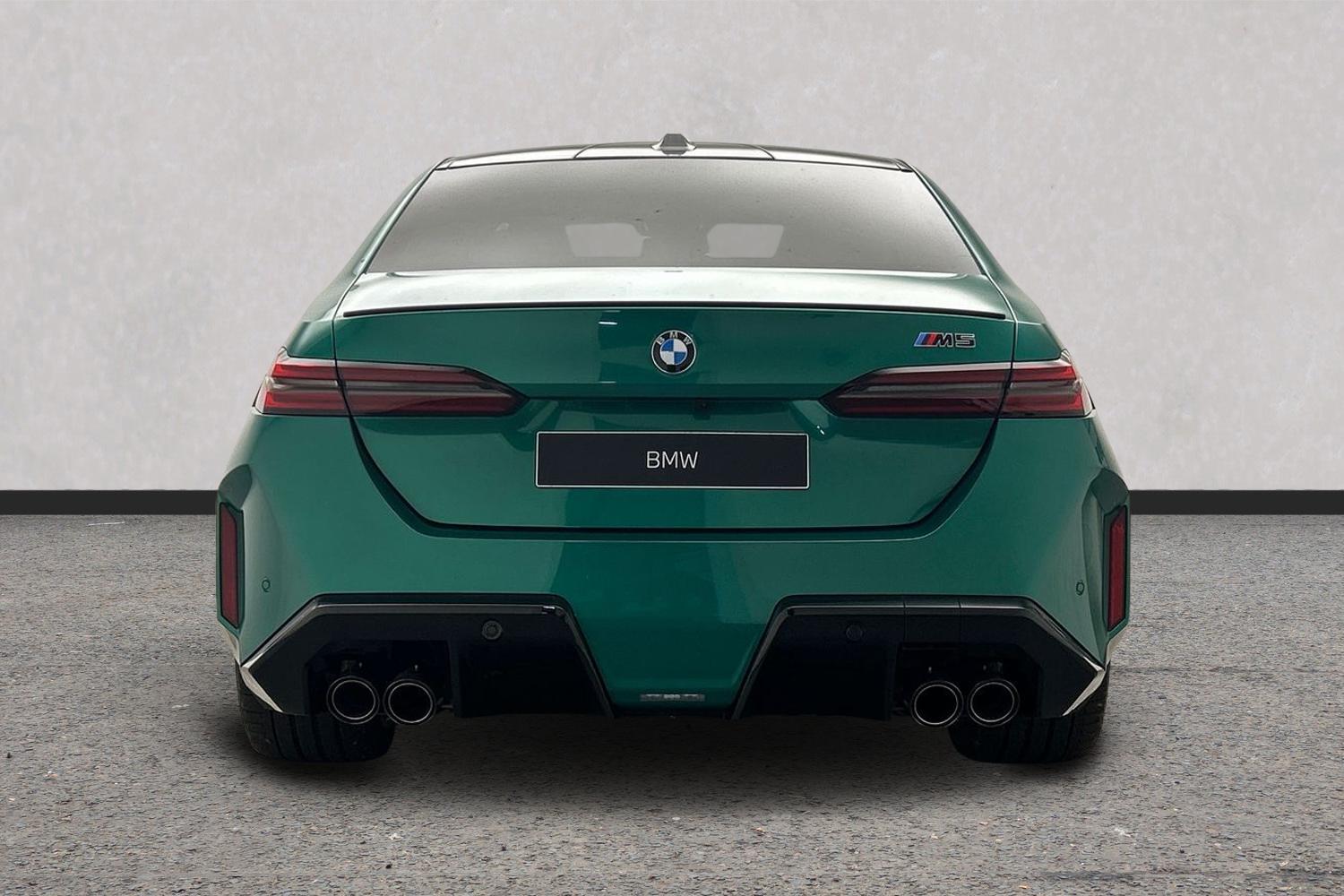 BMW M5 view 15