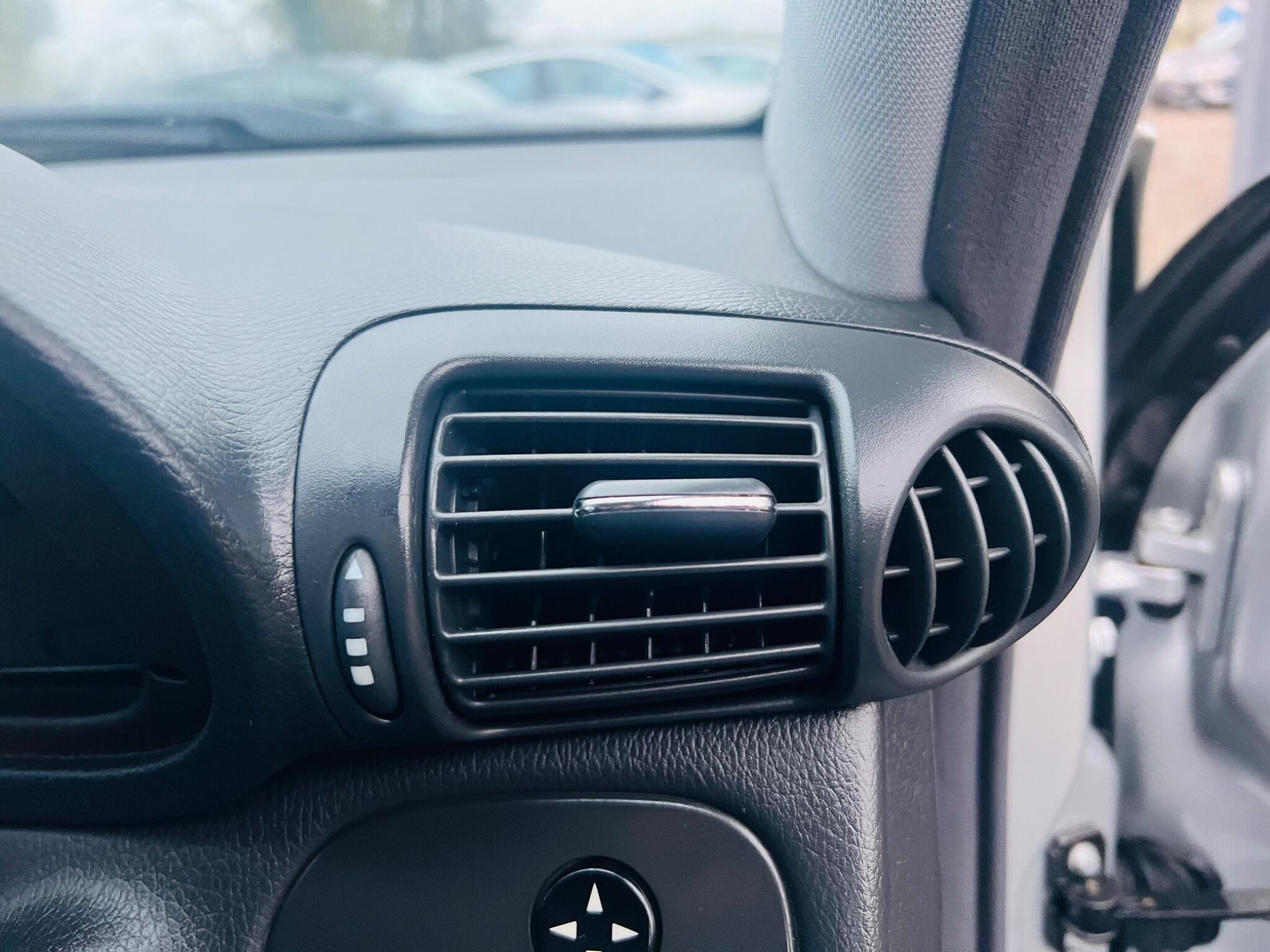 2004 Mercedes-Benz C Class image 34