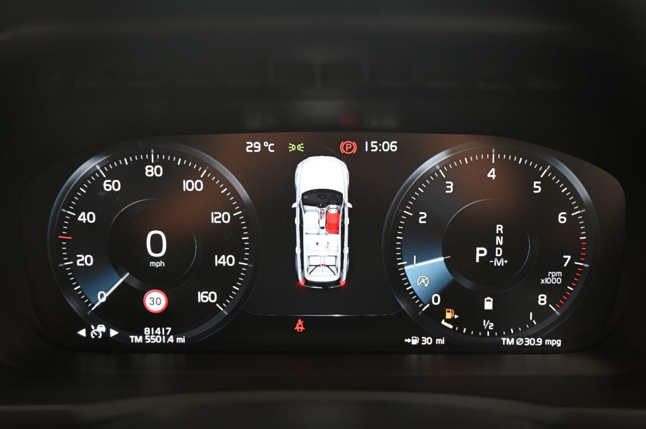 Volvo XC90 view 11