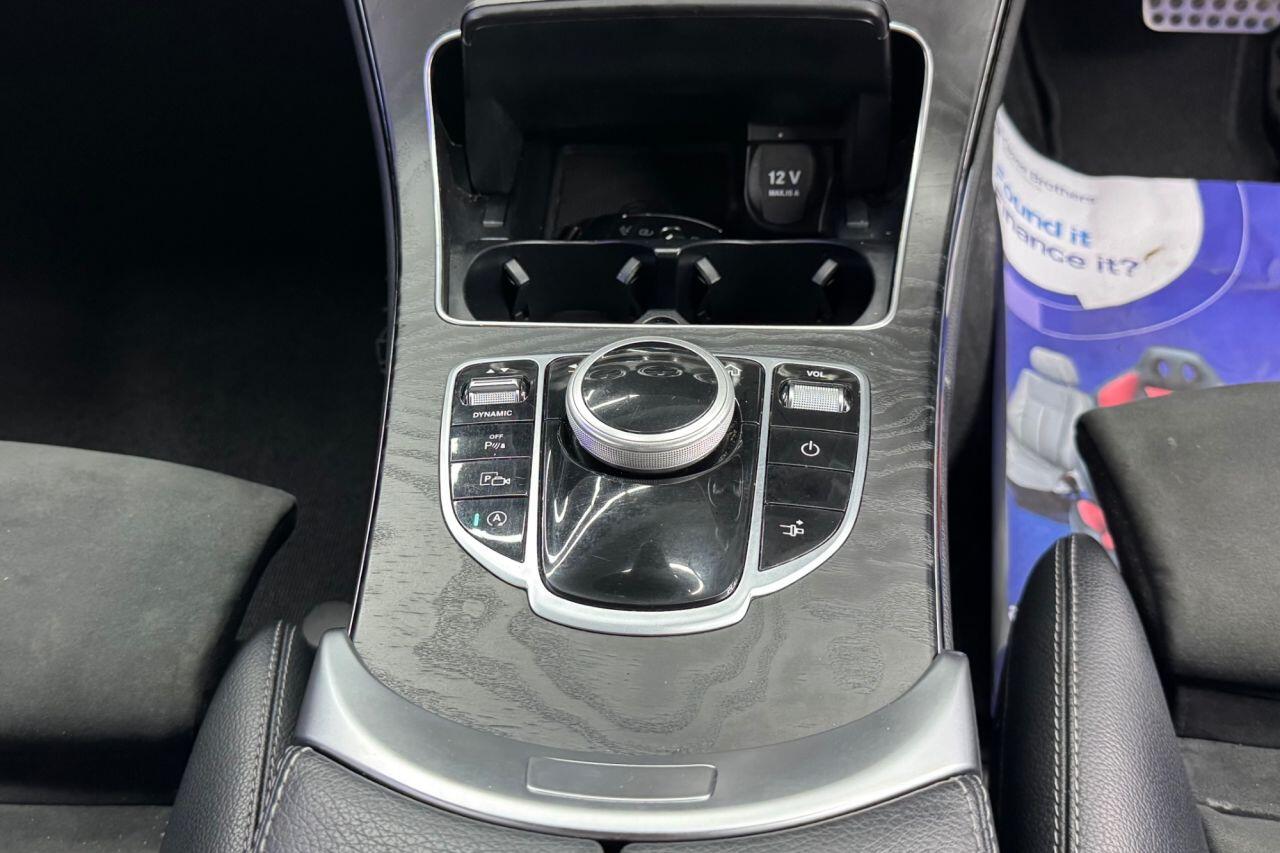 Mercedes-Benz C-Class view 25