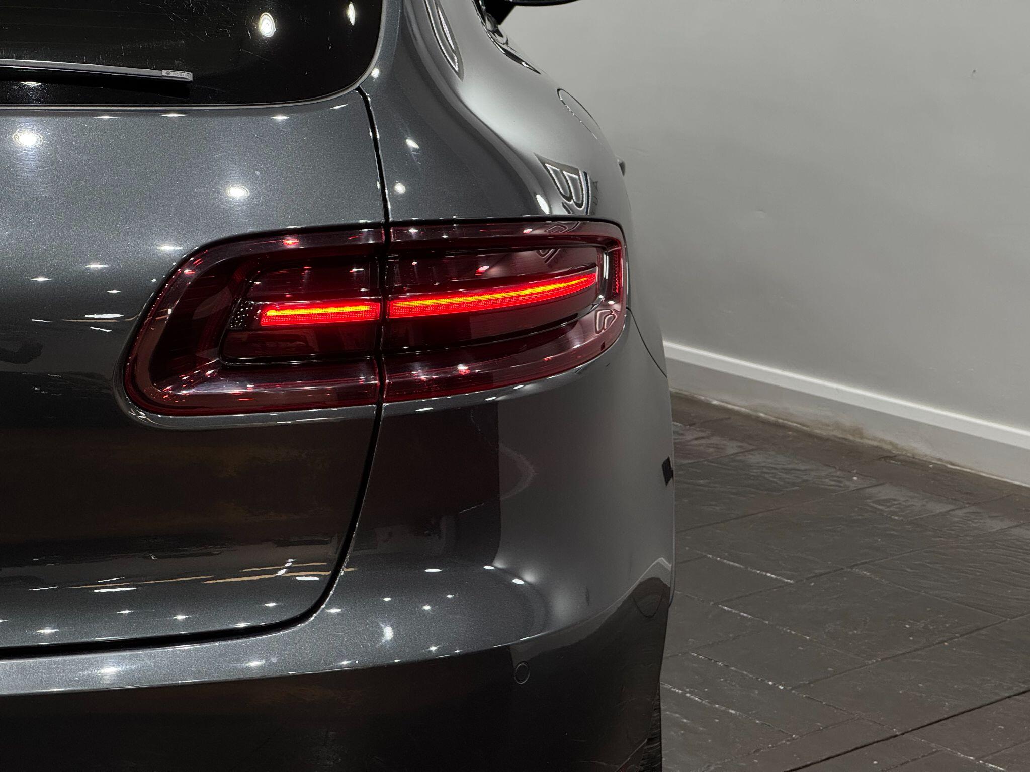 Porsche Macan view 23