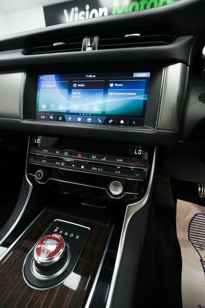 Jaguar XF view 25