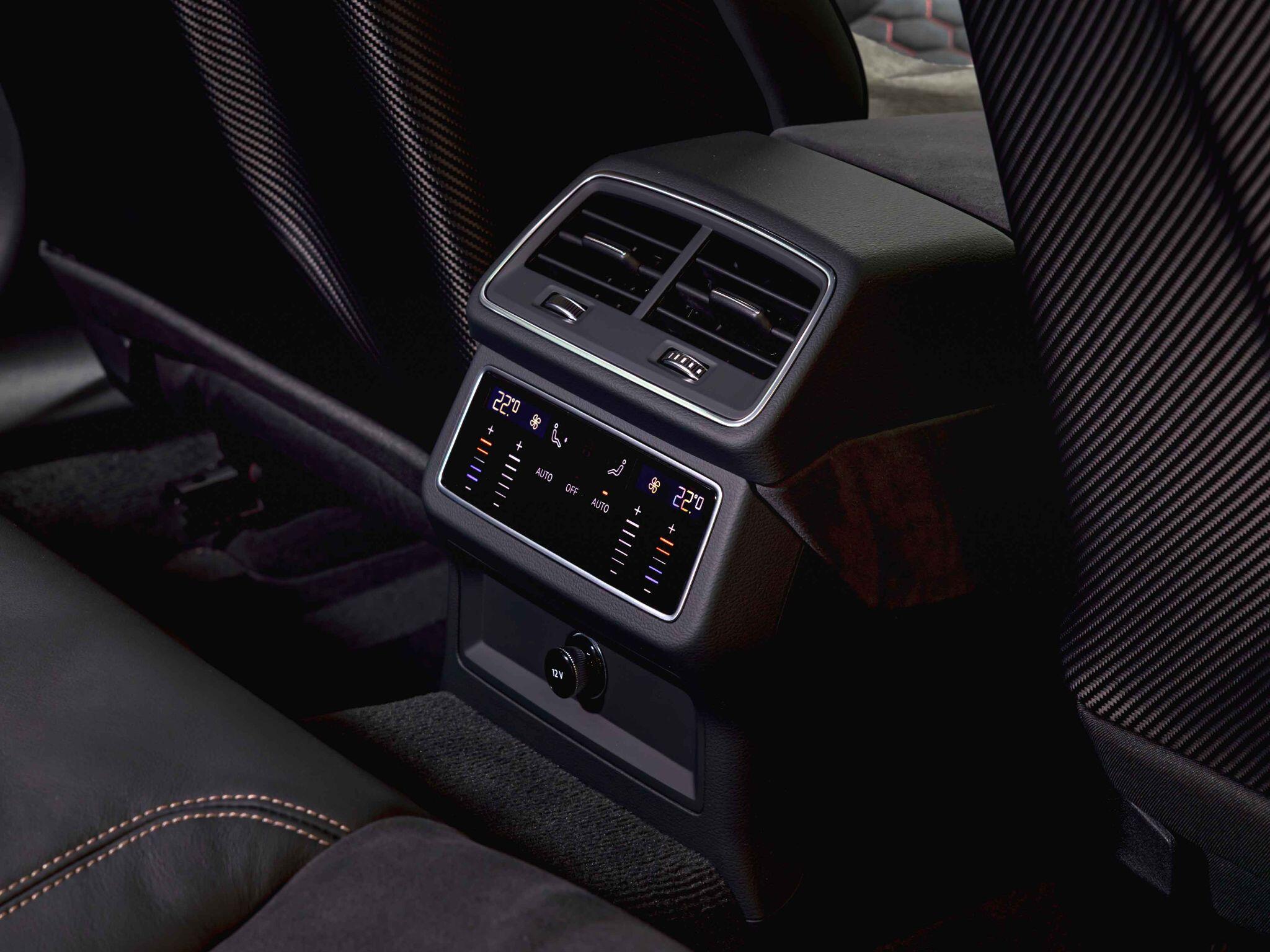 Audi RS6 Avant view 32