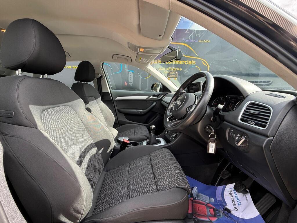 Audi Q3 view 13