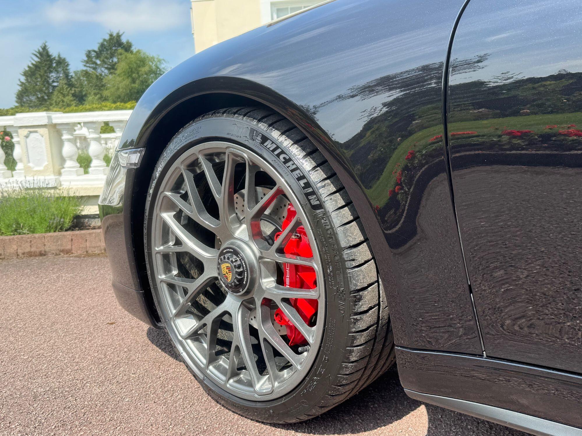 Porsche 911 view 19