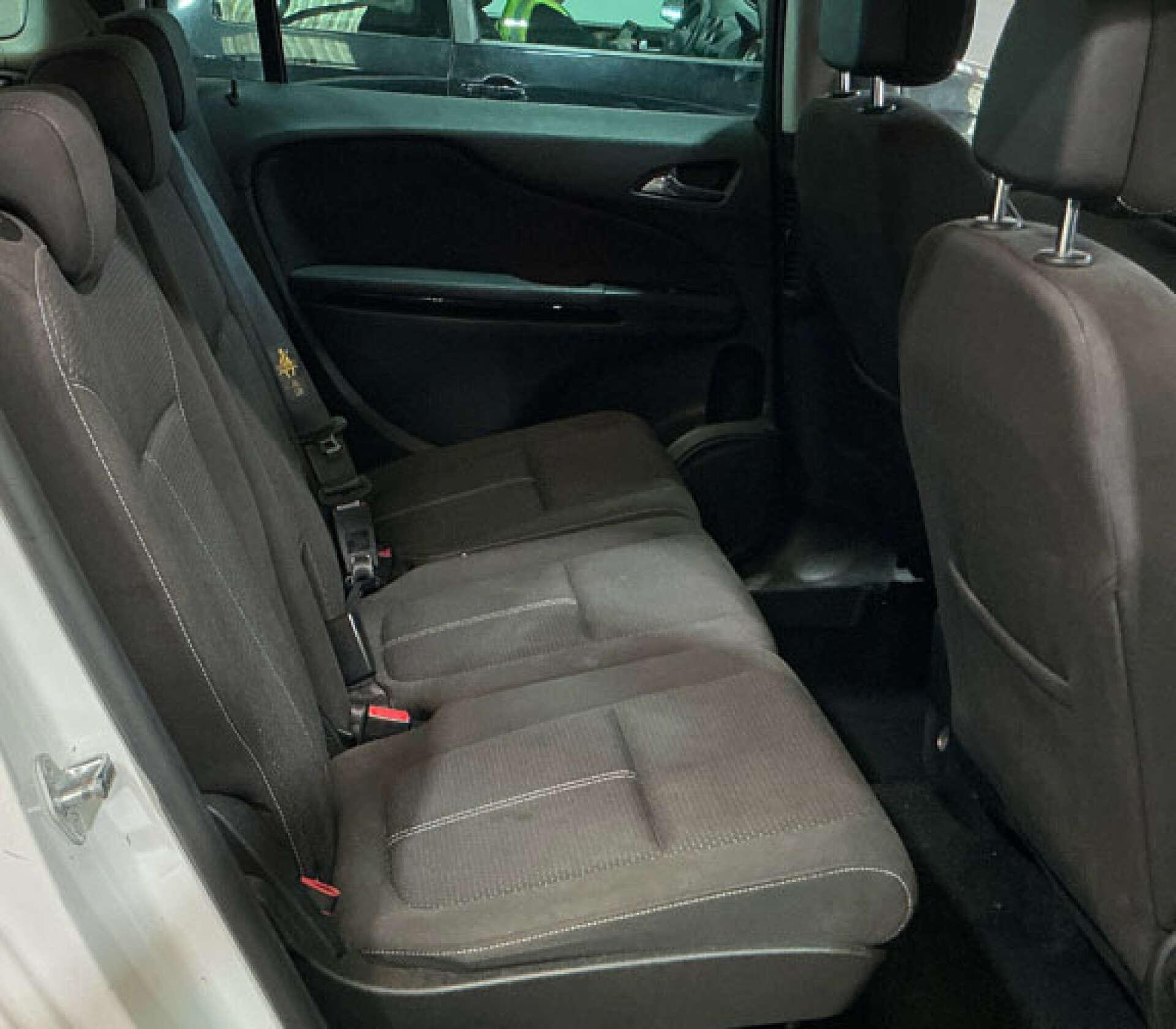 Vauxhall Zafira Tourer view 5