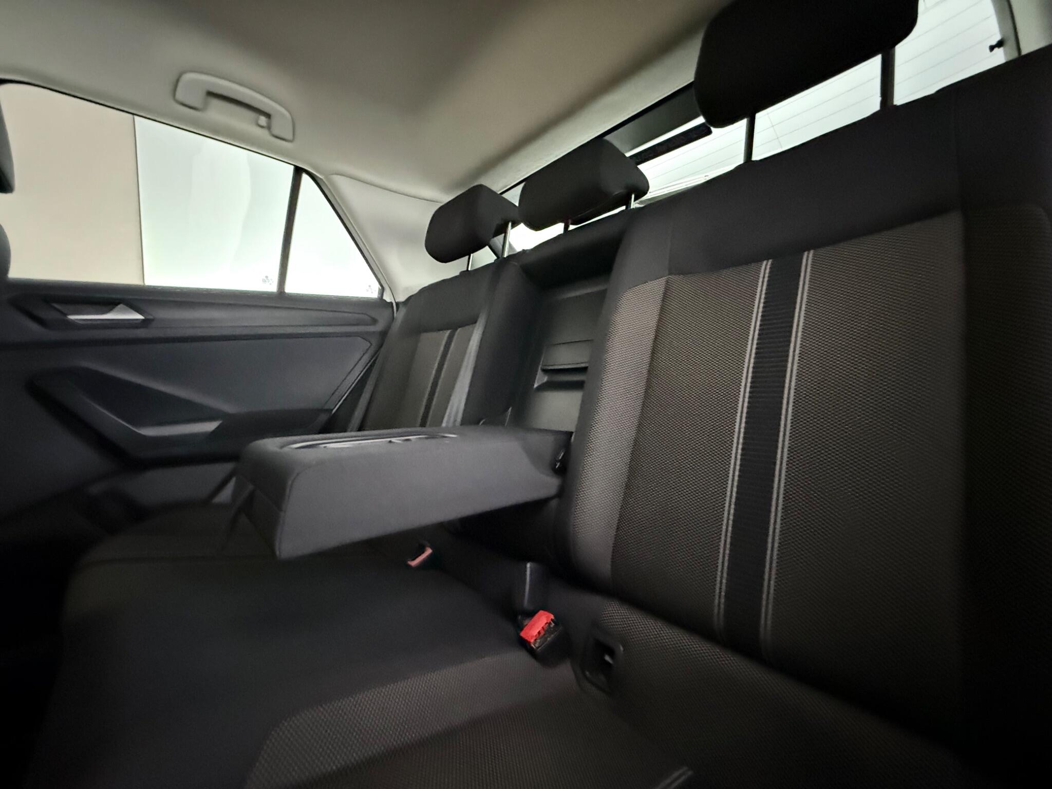 Volkswagen T-Roc view 32