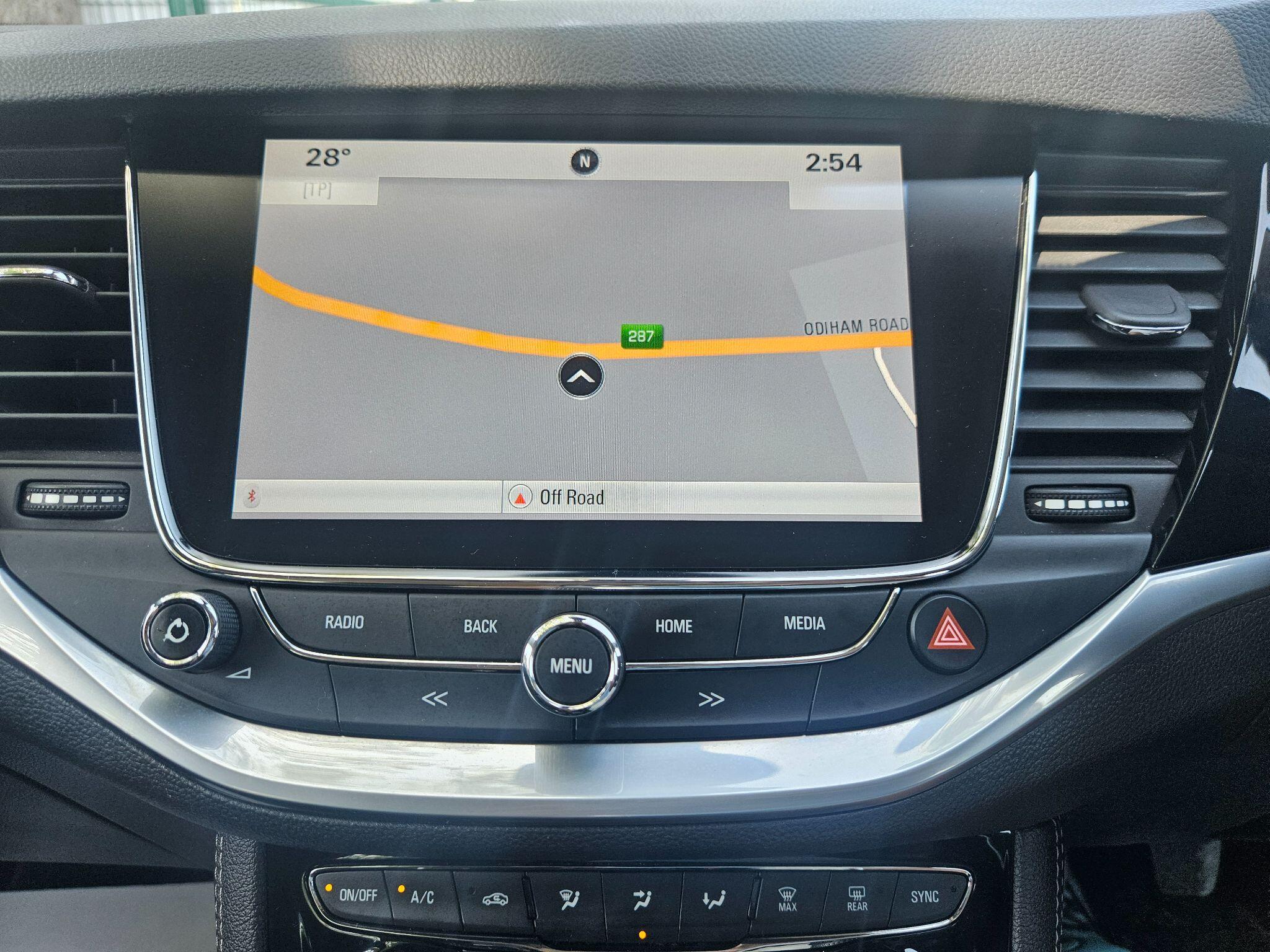 2016 Vauxhall Astra image 25