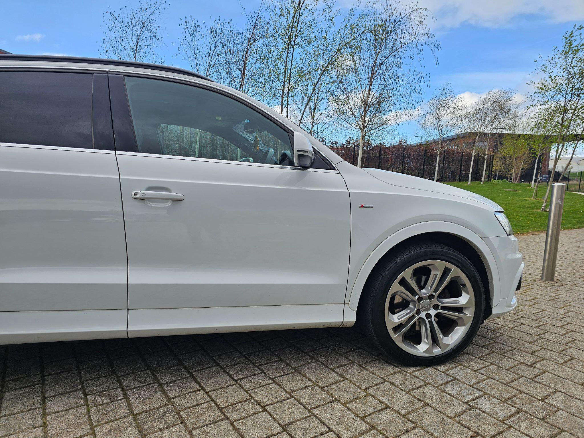 Audi Q3 view 9