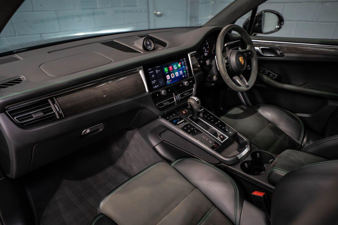 Porsche Macan view 24