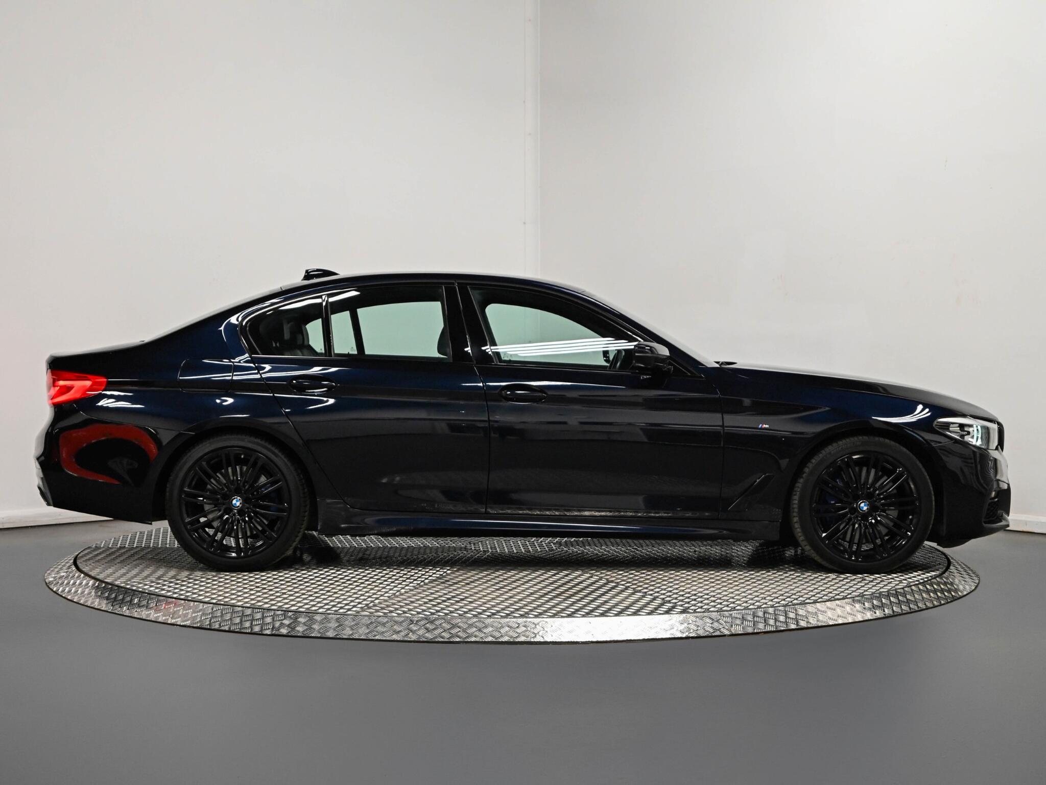 BMW 5 Series view 8
