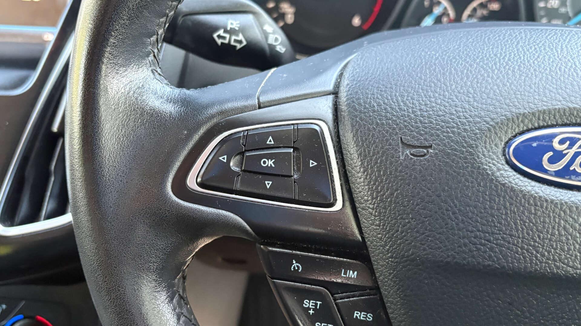 Ford Focus view 17