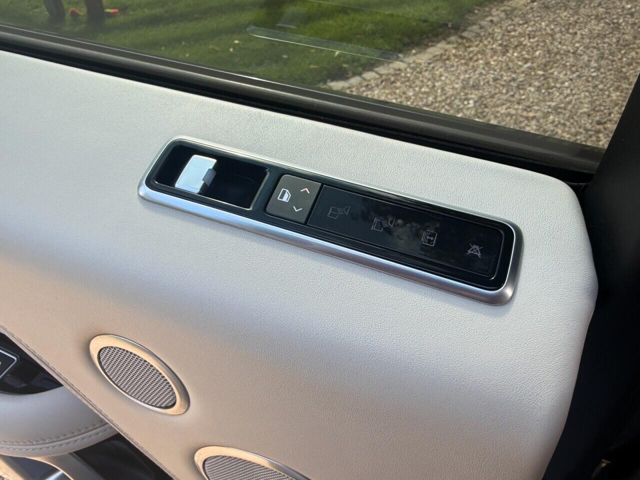 Land Rover Range Rover view 15