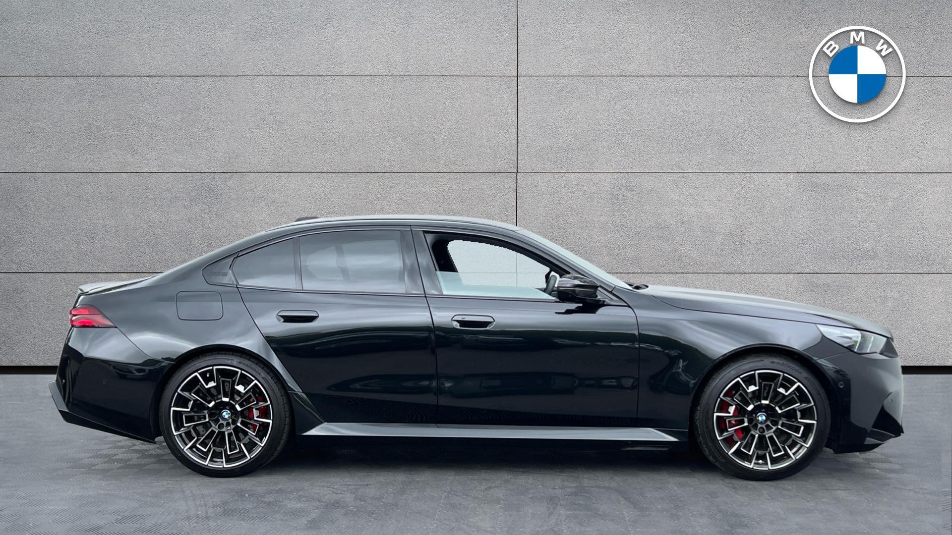 BMW M5 view 3