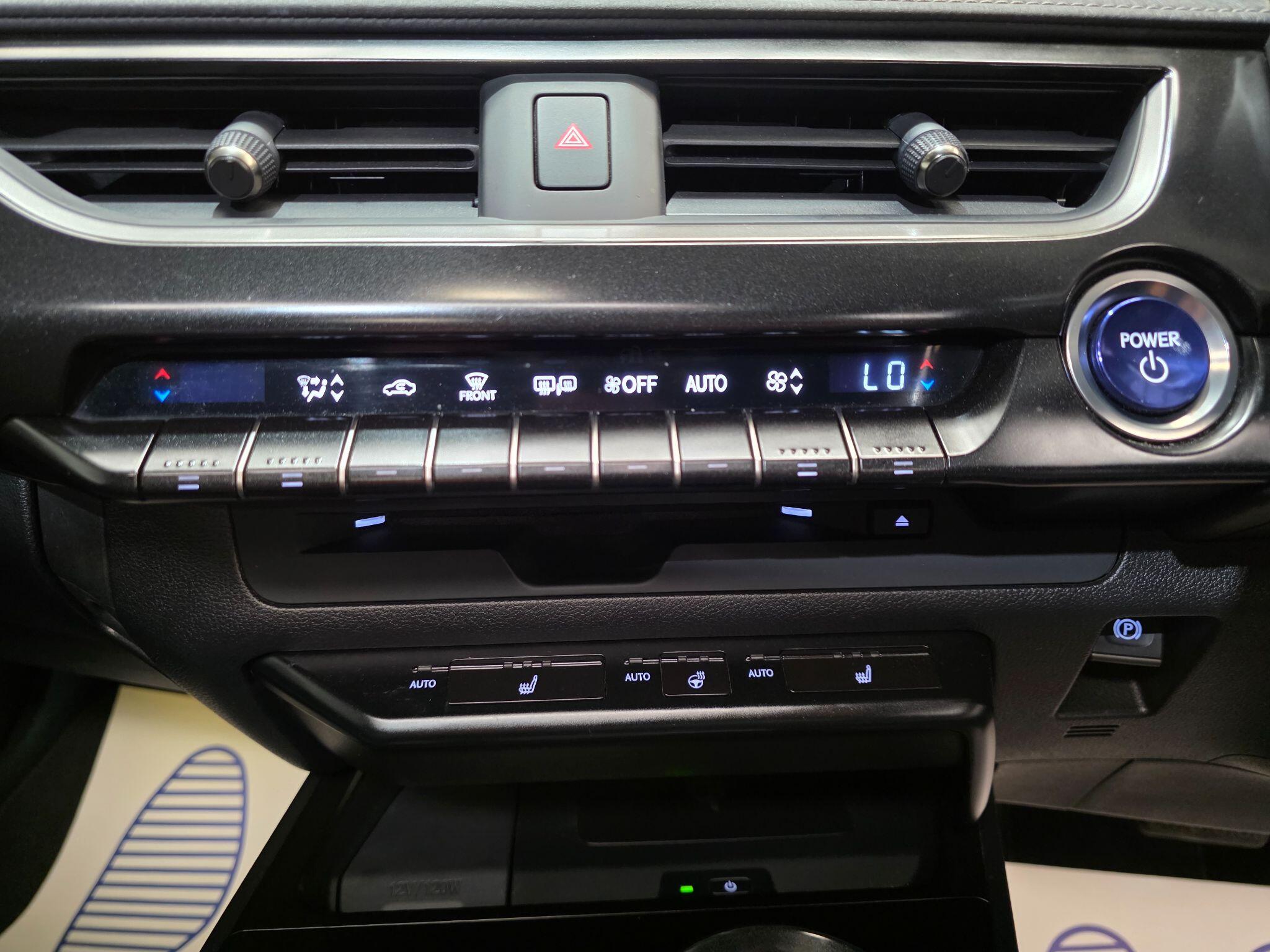 Lexus Ux view 10