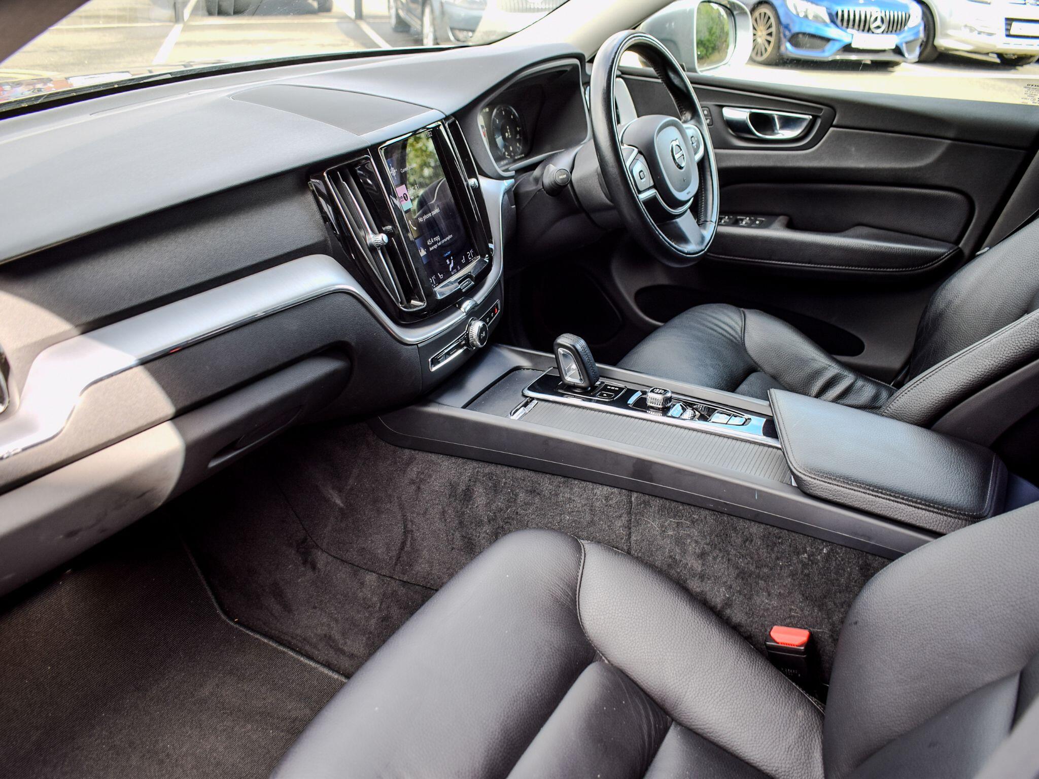 Volvo XC60 view 11