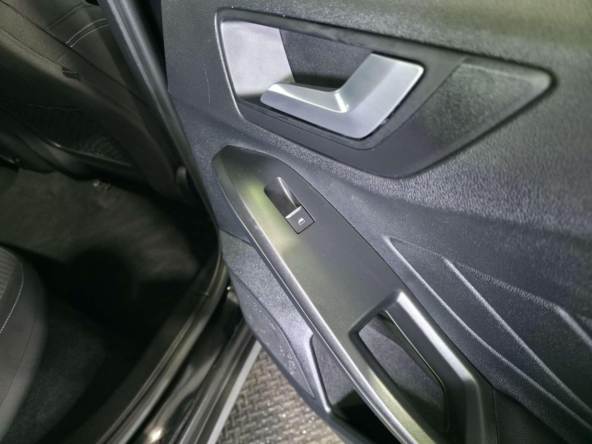 Ford Focus view 55