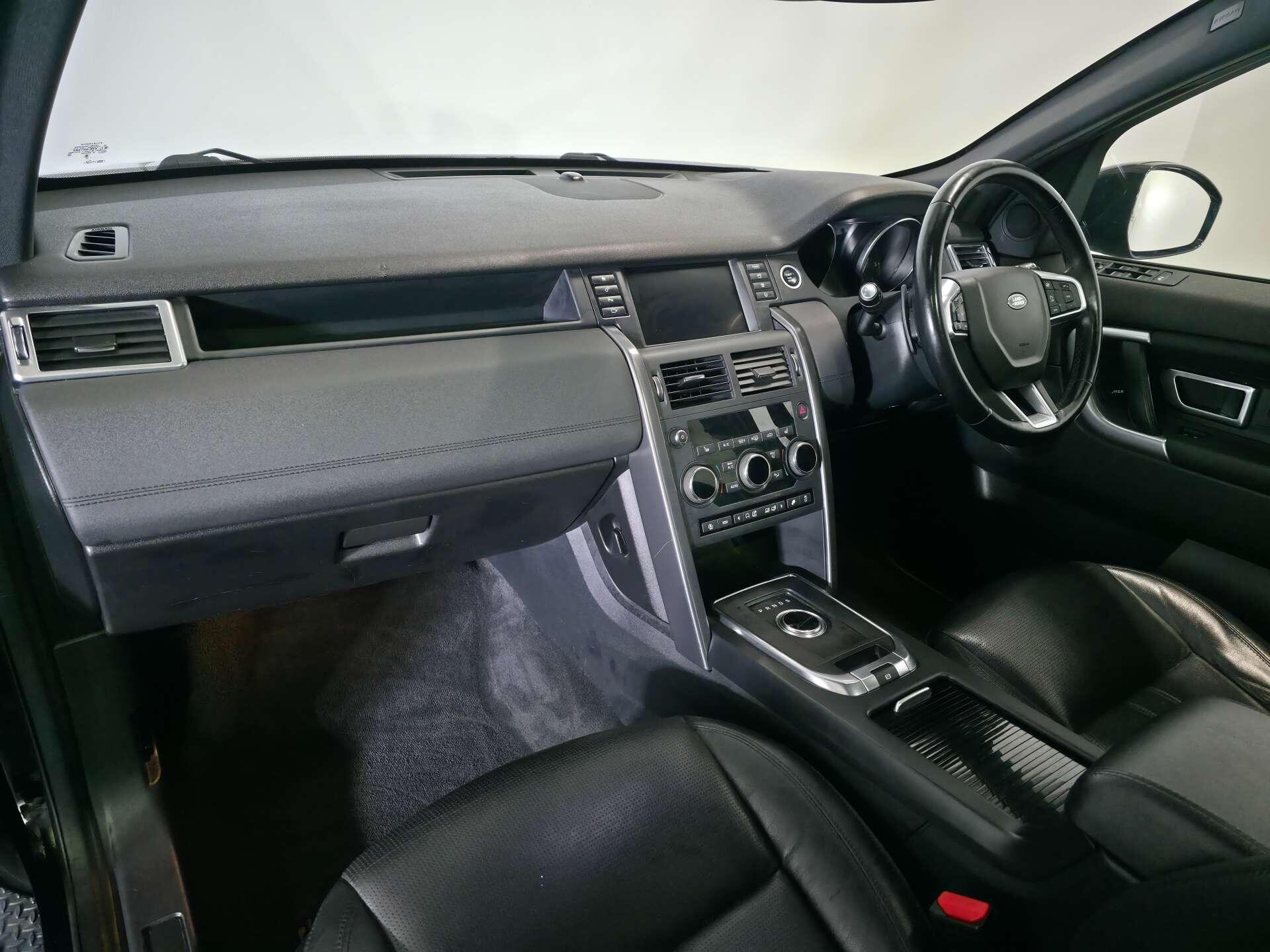 Land Rover Discovery Sport view 68