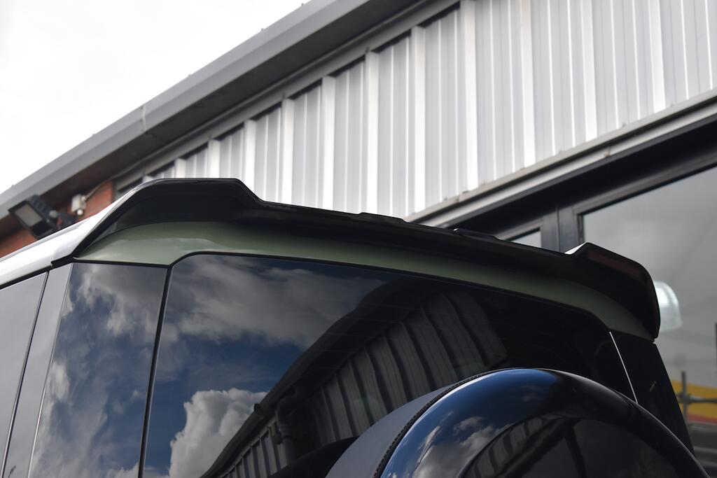 Land Rover Defender 110 view 35