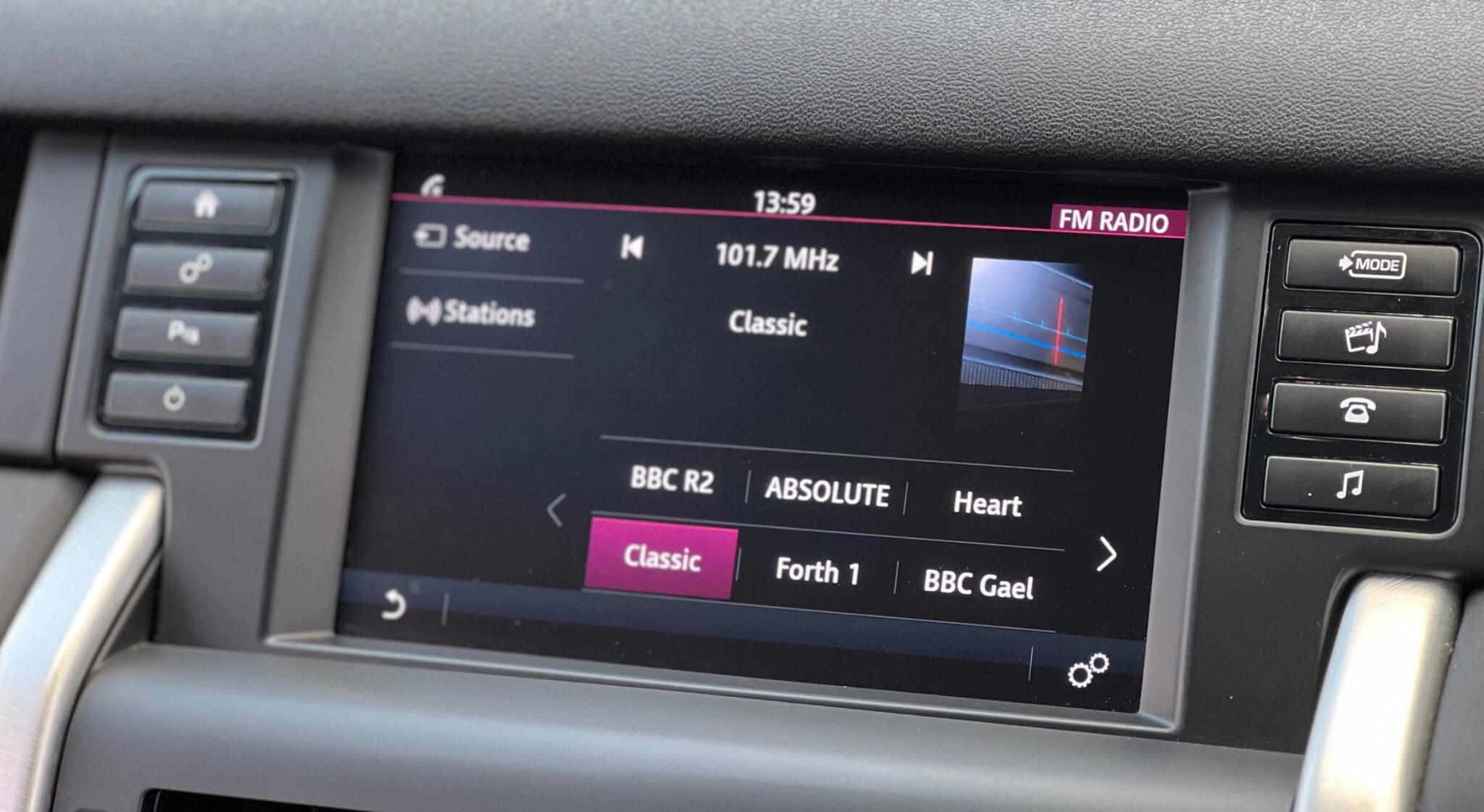 Land Rover Discovery Sport view 39