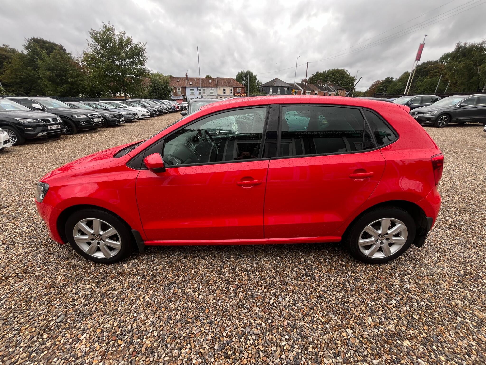Volkswagen Polo view 8