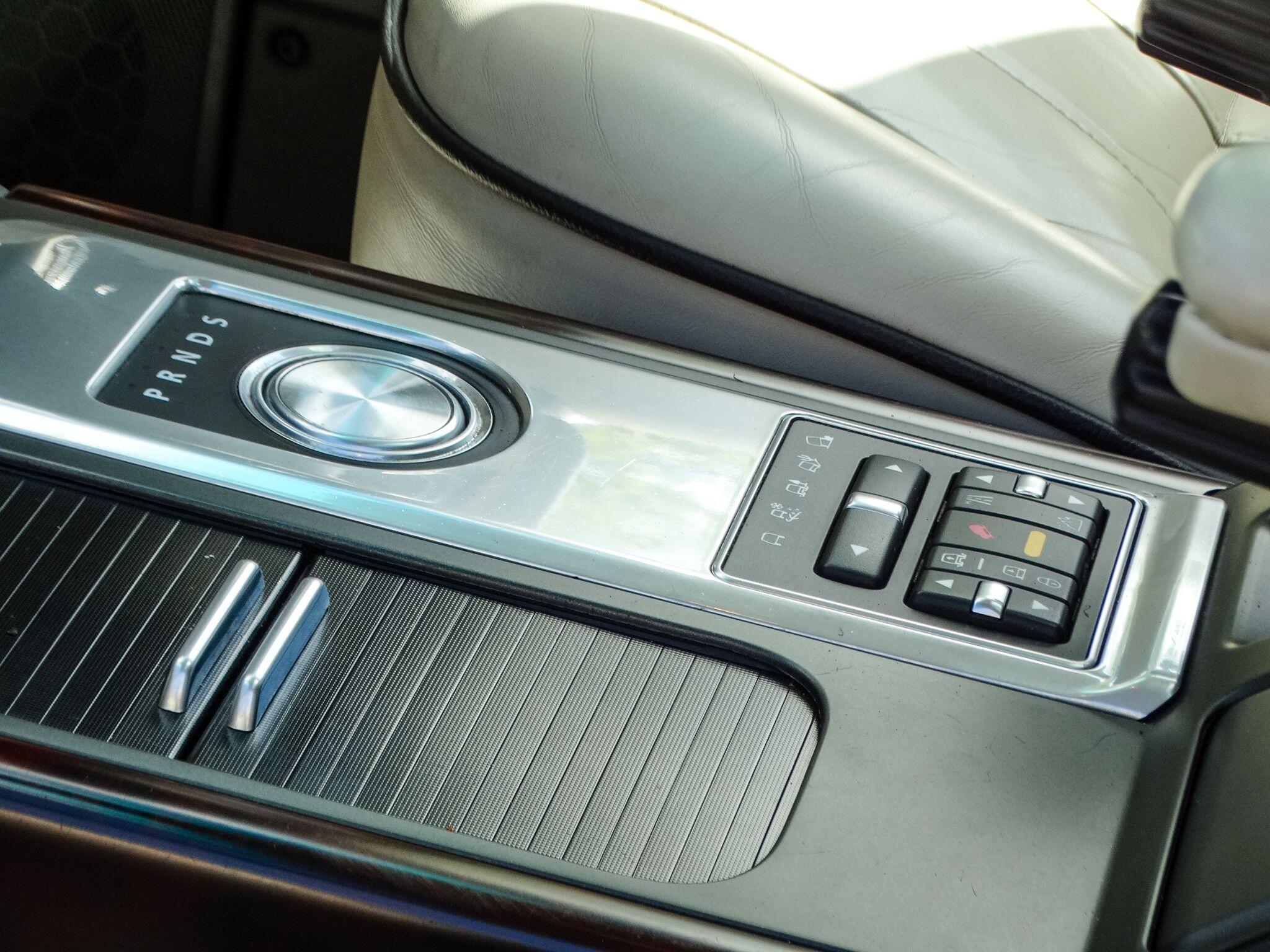 Land Rover Range Rover view 18