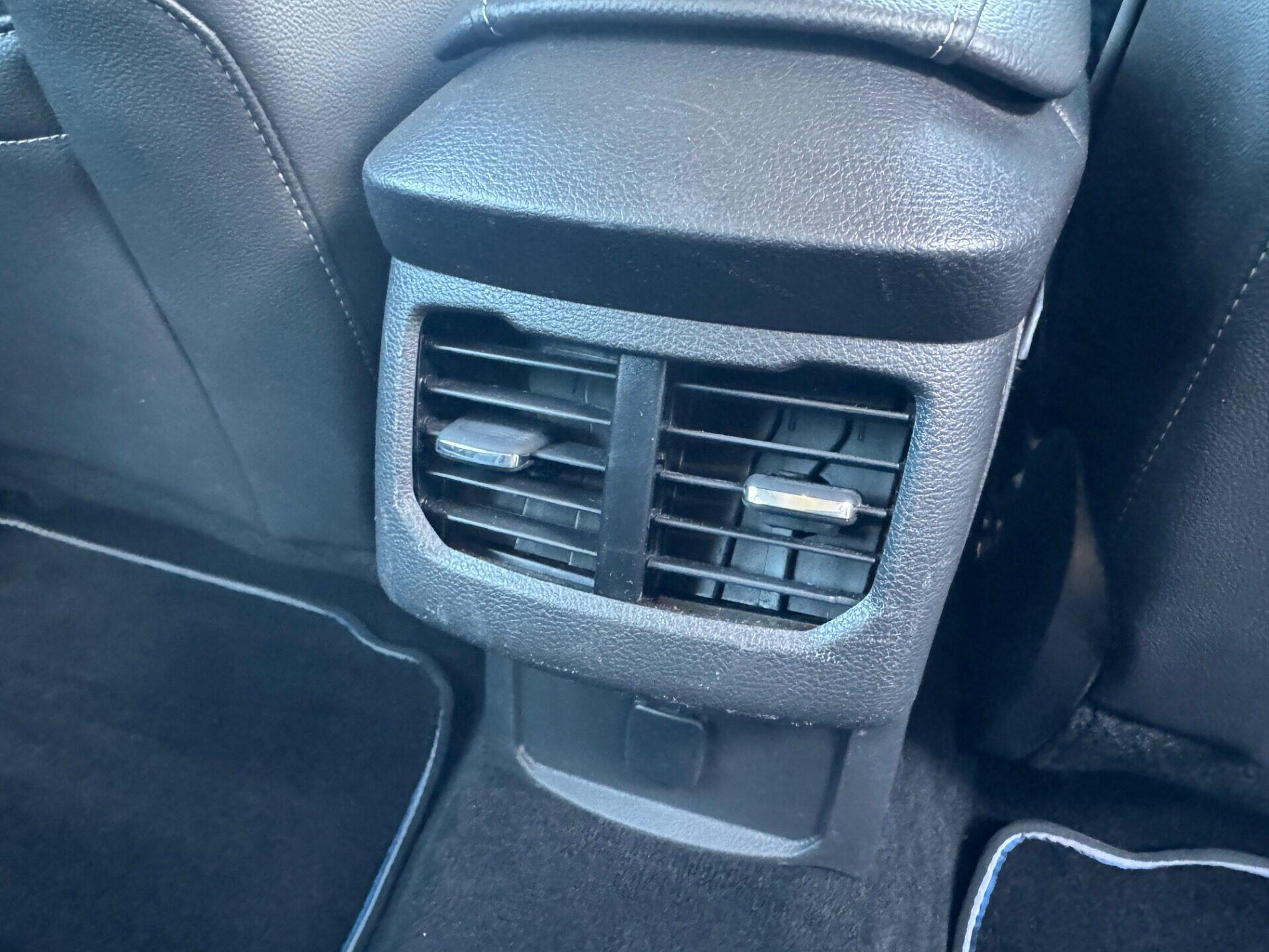 Ford Mondeo view 35