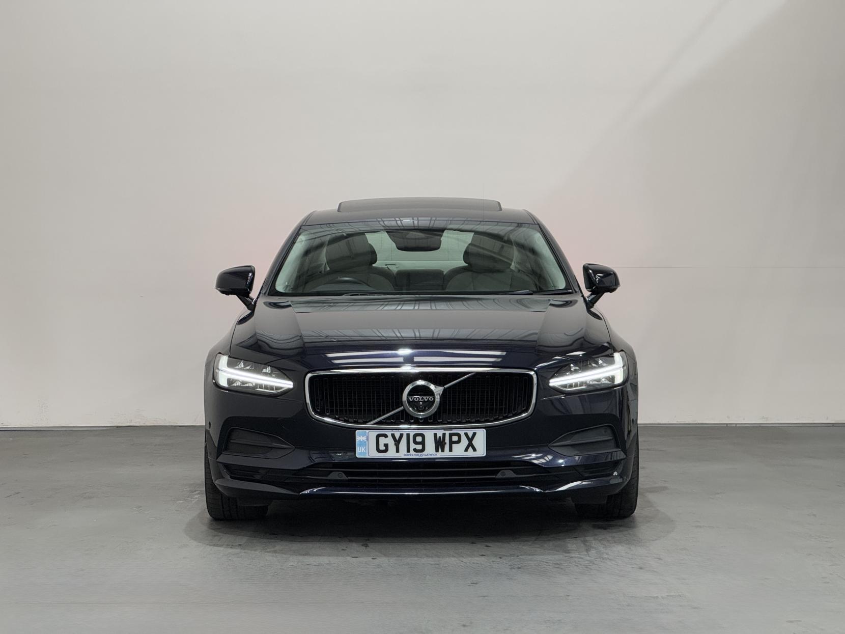 Volvo S90 view 3