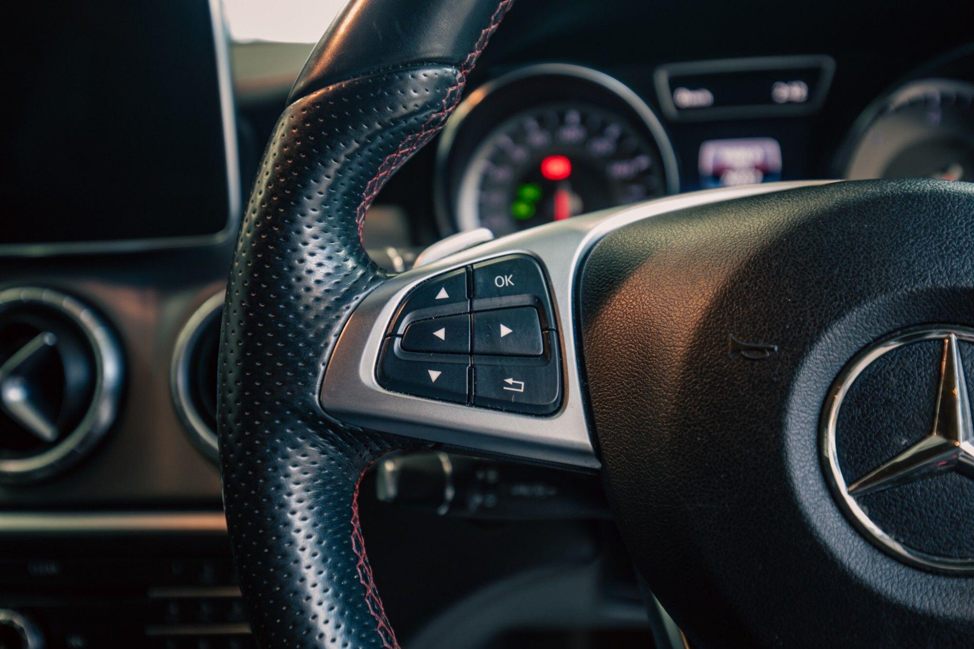Mercedes-Benz Cla view 11