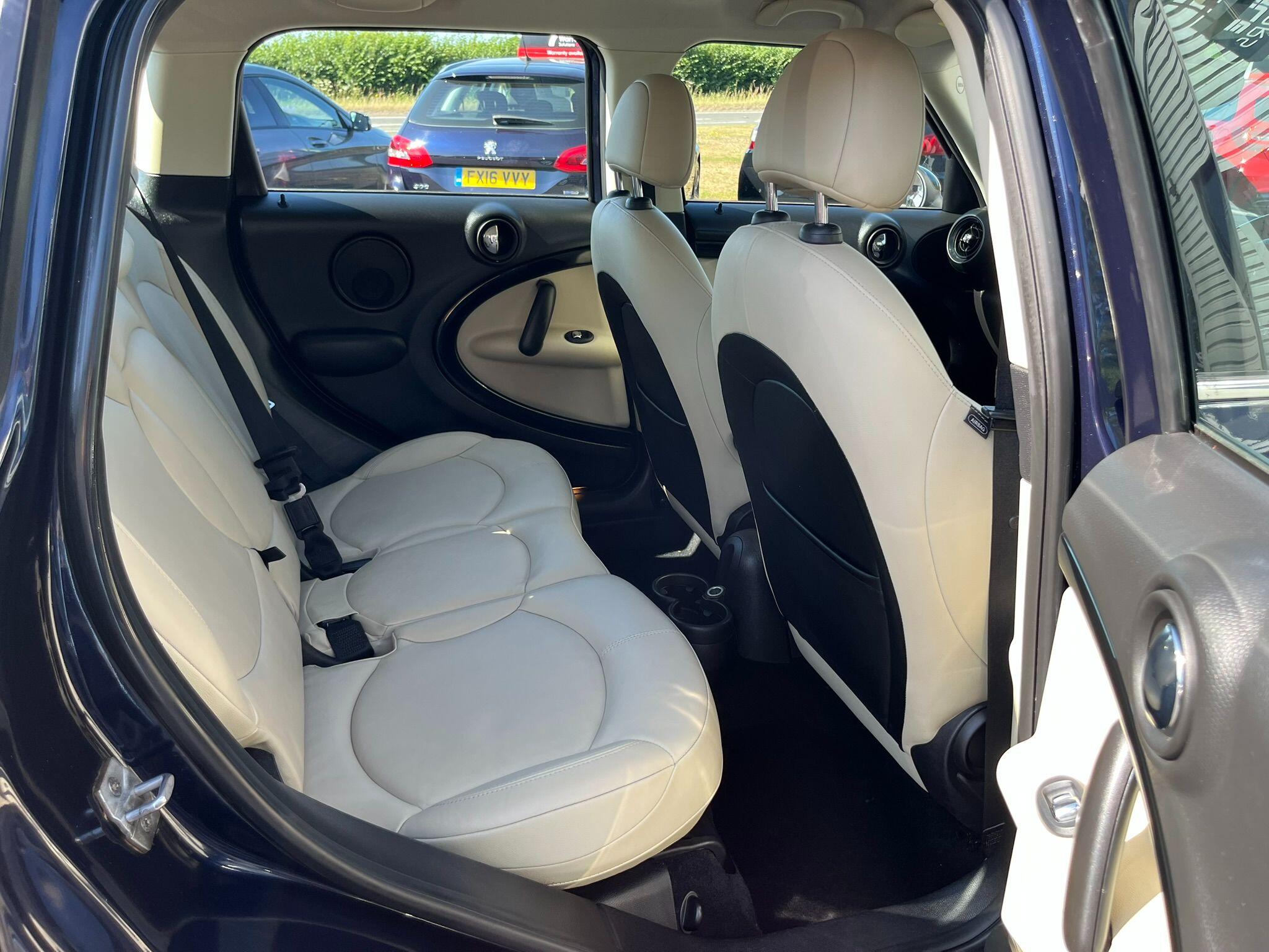 Mini Countryman view 30