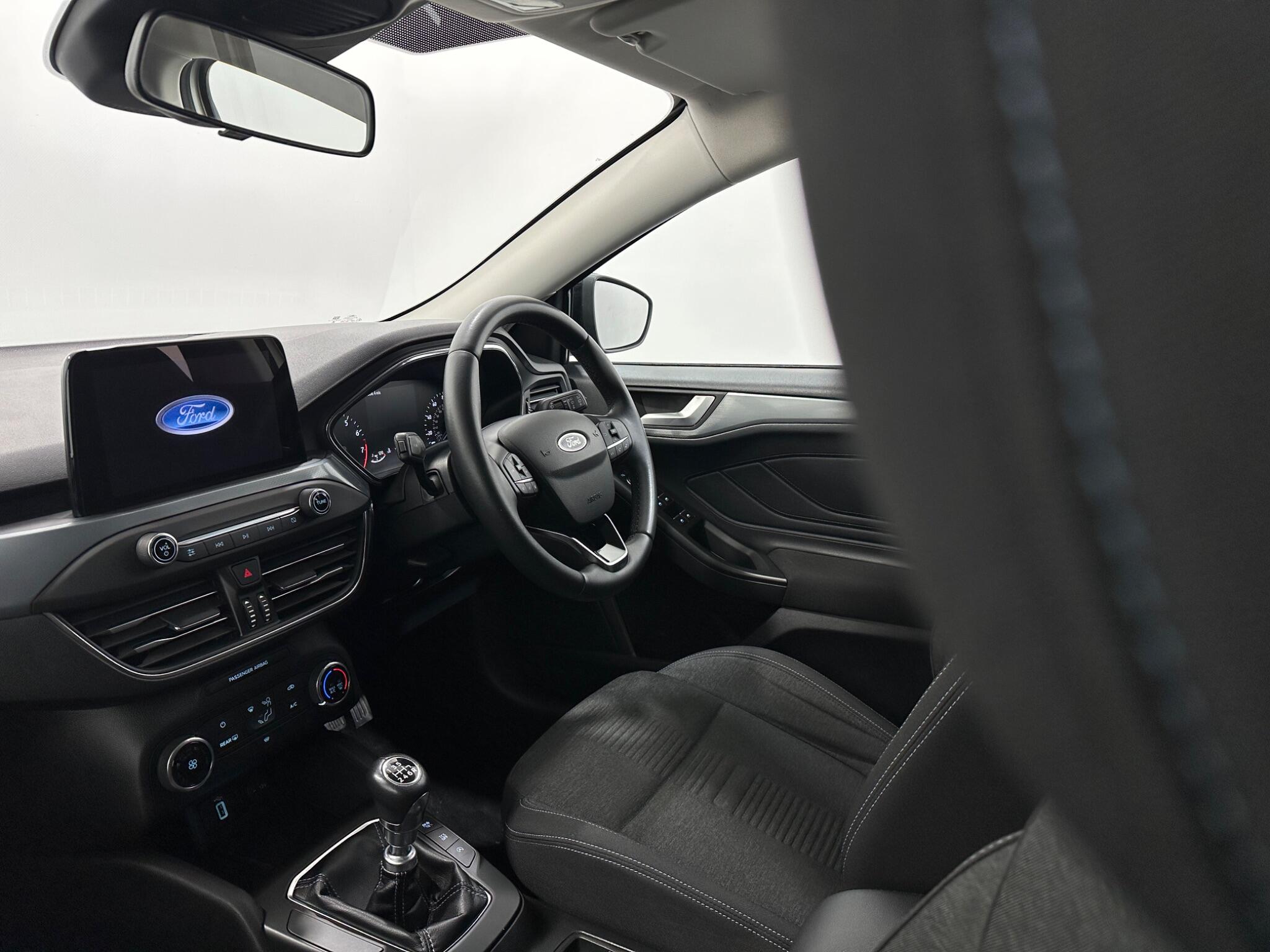 Ford Focus view 28