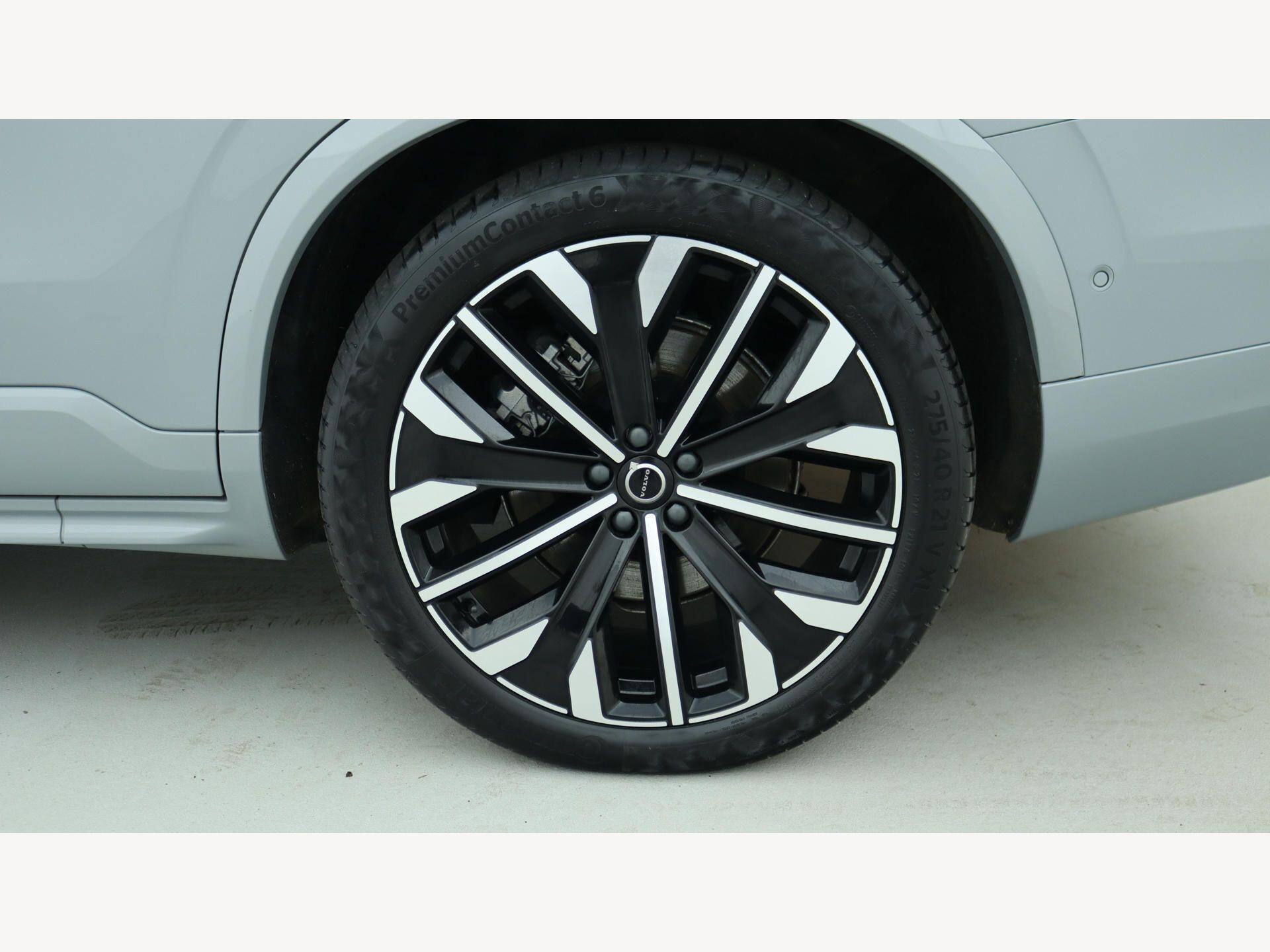 Volvo XC90 view 12