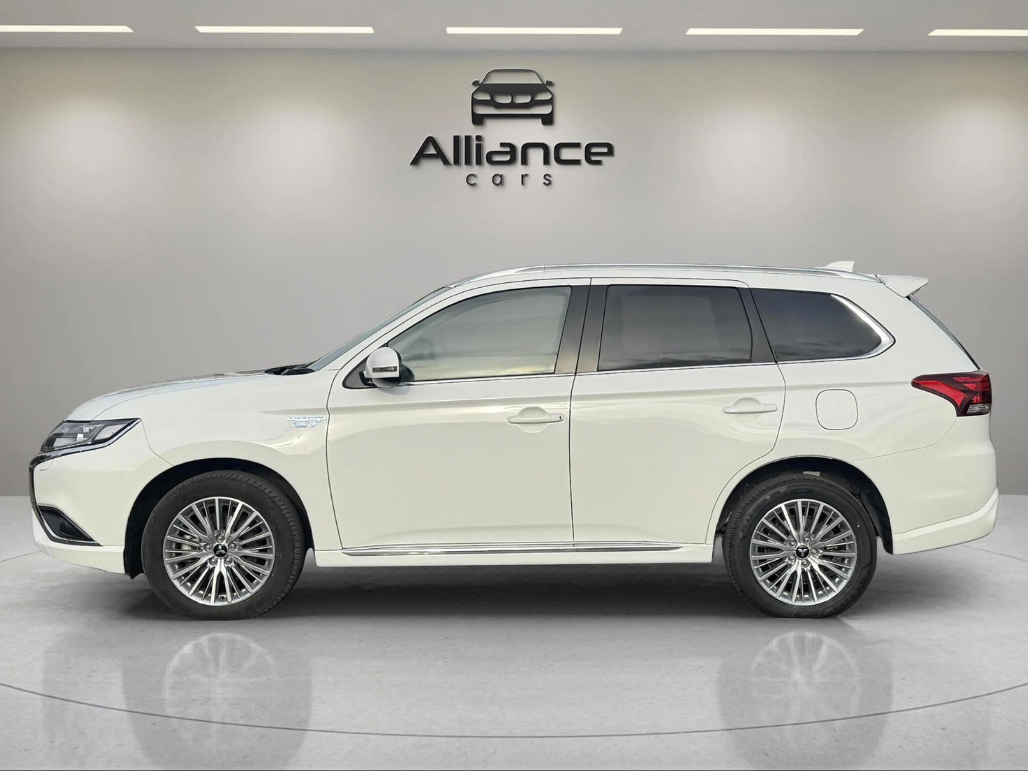 Mitsubishi Outlander view 11