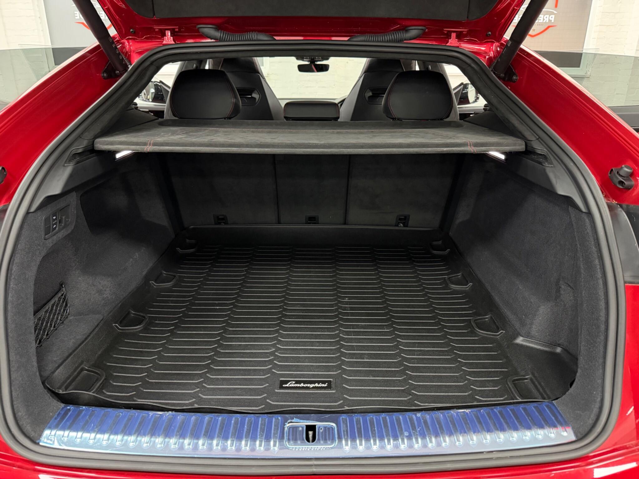 Lamborghini Urus view 19