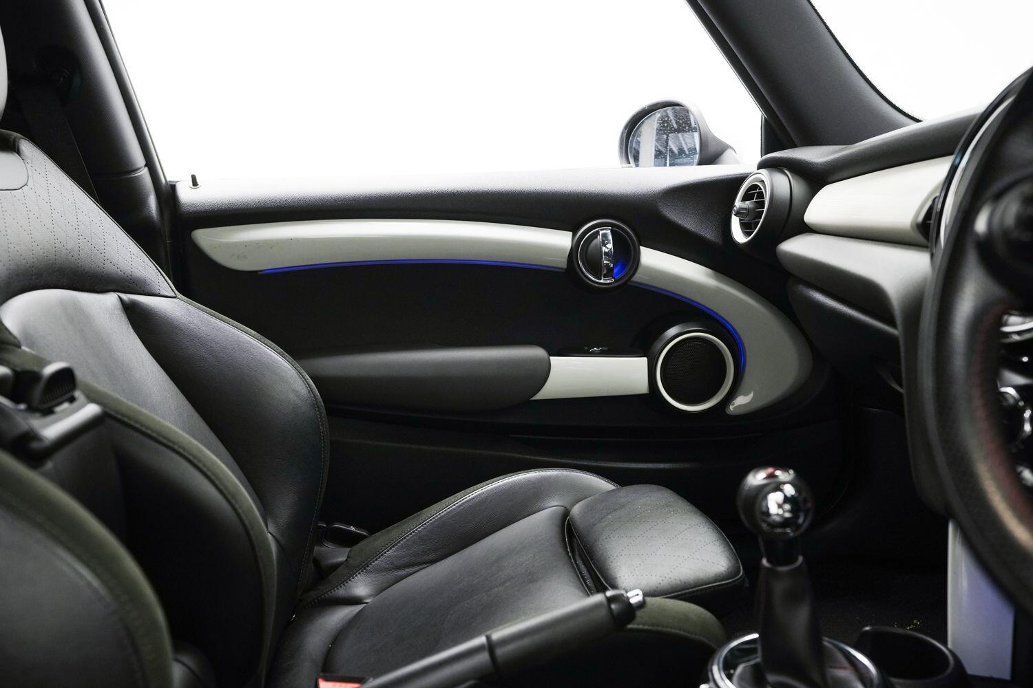 Mini Hatch view 14