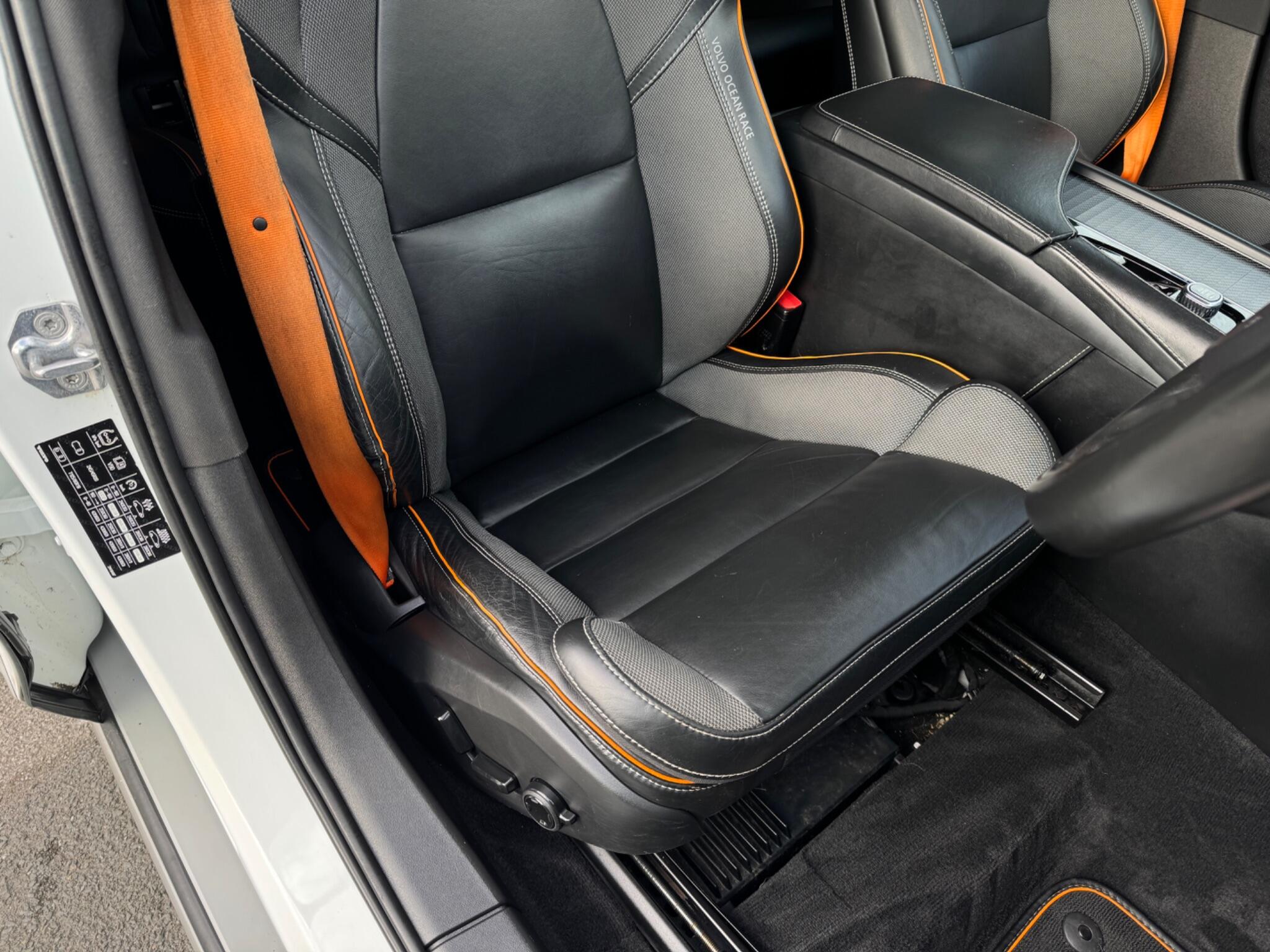 Volvo V90 Cross Country view 59