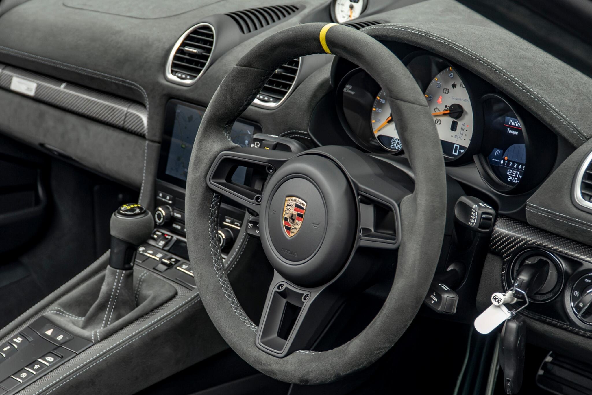Porsche 718 Spyder view 29