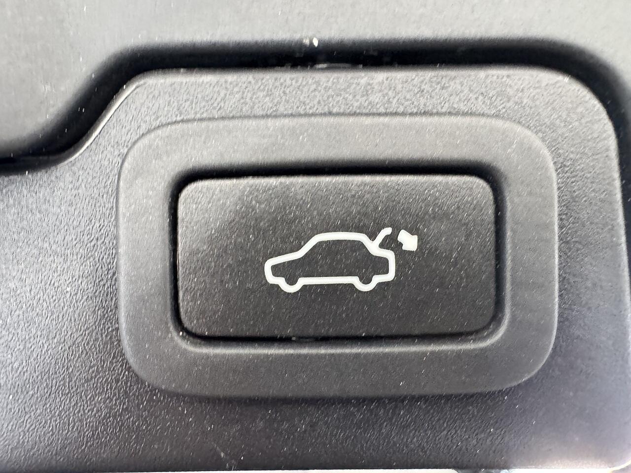 Land Rover Range Rover Evoque view 28