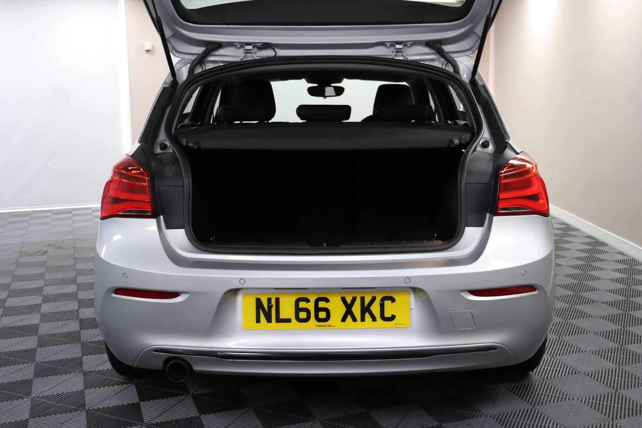 BMW 1 Series view 14