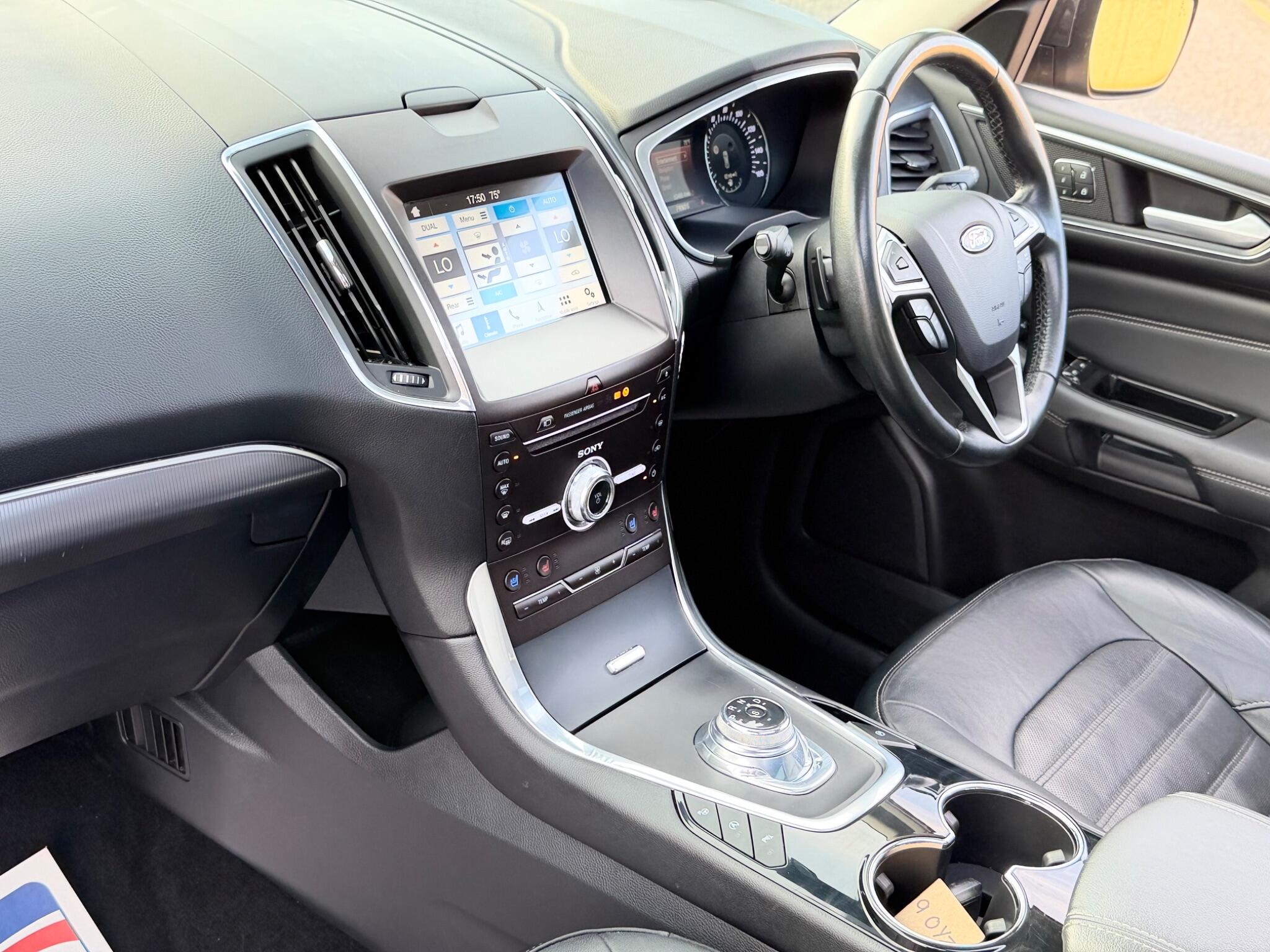 Ford Galaxy view 14