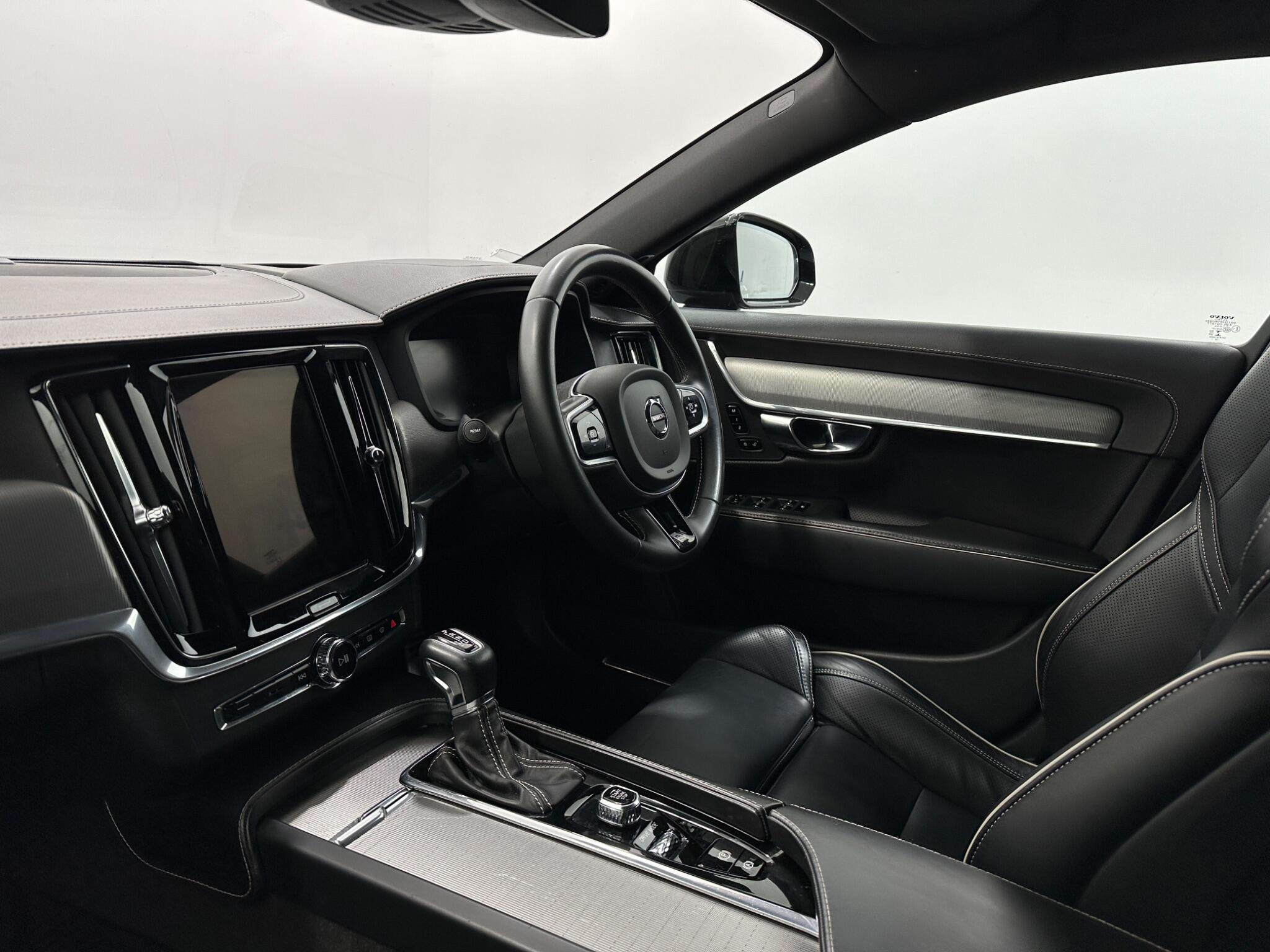 Volvo S90 view 31