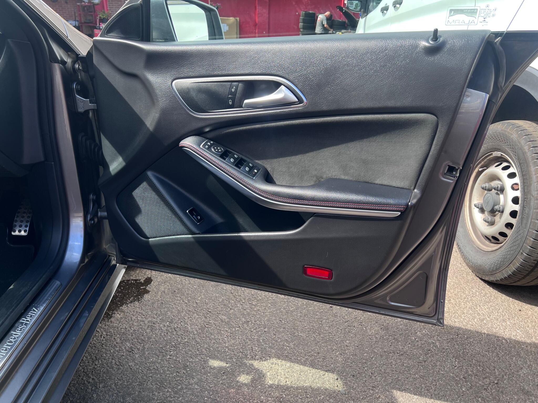 Mercedes-Benz Cla view 16